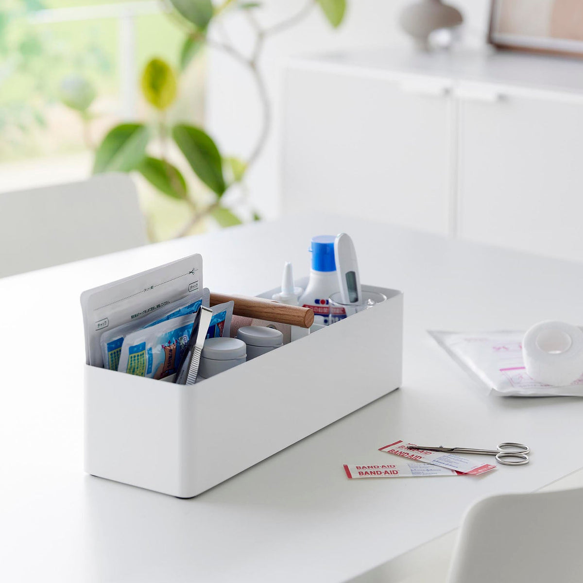 Yamazaki Tosca Slim Storage Box with Handle, Slim Steel Box With a Natural Wood Handle and a Free-Moving Magnetic Divider That Gathers Small Items, 32 cm Wide, 32 x 10 x 10.1 cm and 905 g, White