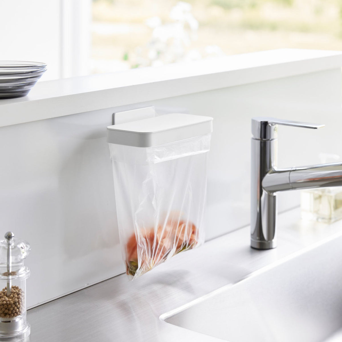Yamazaki Tower Magnetic Poly Bag Holder with Lid, Lidded Holder with a Magnet that Hangs a Poly Bag on a Steel Kitchen Panel so You Can Slide Scraps In, Lid Hides the Waste, 18 x 10.5 x 8 cm and 340 g, White or Black