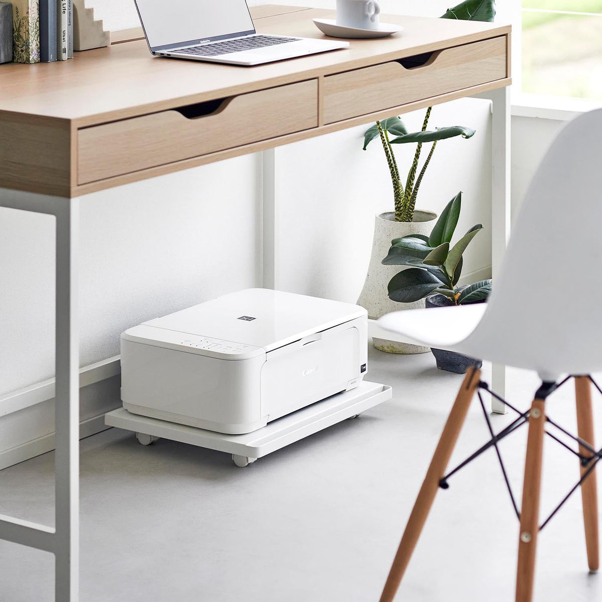 Yamazaki Tower Printer Rack on Casters, Low Rack on Casters for an A4 Printer That Pulls Out Only When You Print and Slides Under the Desk, Handle and Casters, Holds 30 kg, 46 x 35 x 5.5 cm and 2050 g, White or Black