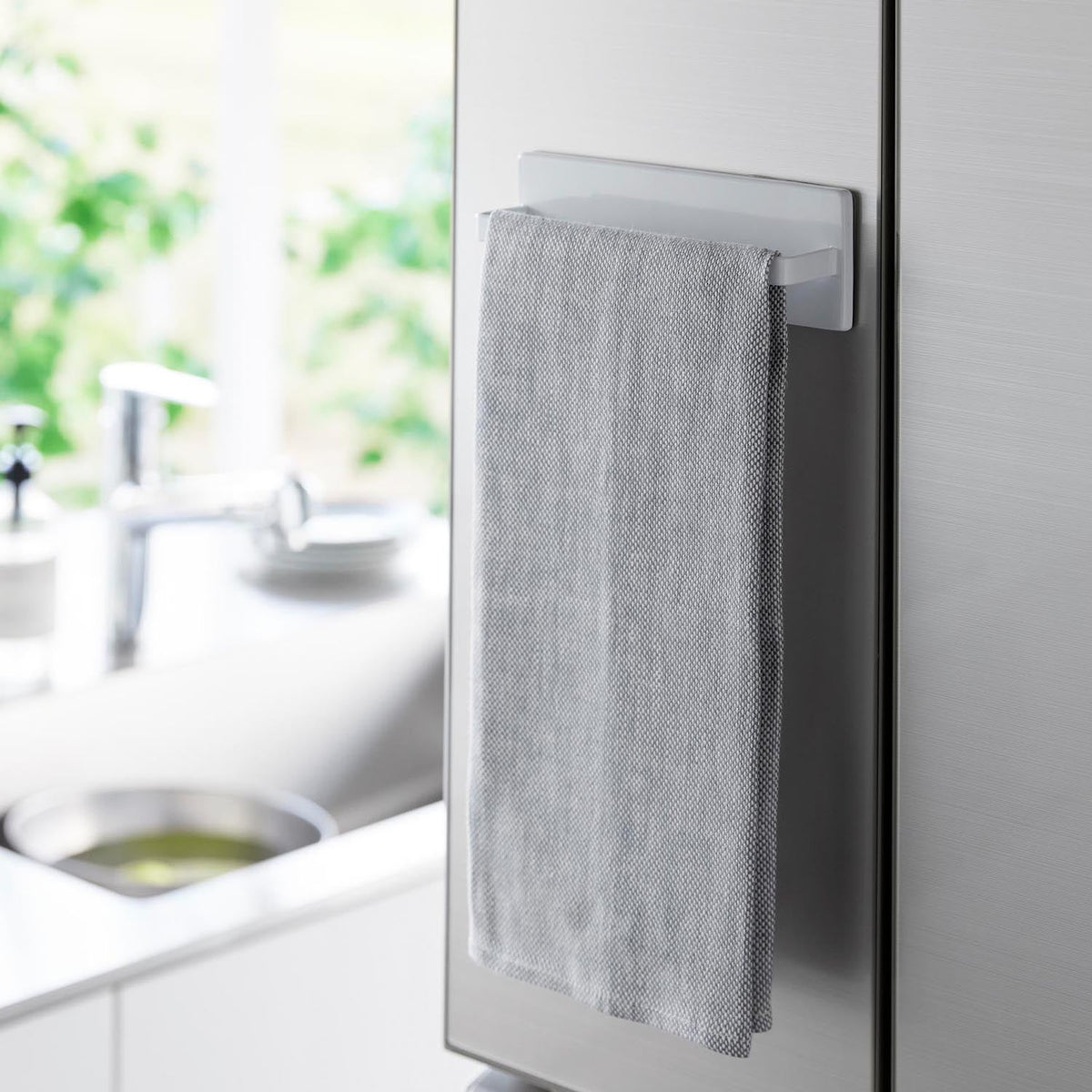 Yamazaki Tower Film-Hook Kitchen Towel Hanger, Bar That Sticks to a Kitchen Panel, Tile or Glass Refrigerator Door by Film Hook, Holds 2 kg, 18 x 4.5 x 6 cm and 205 g, White or Black