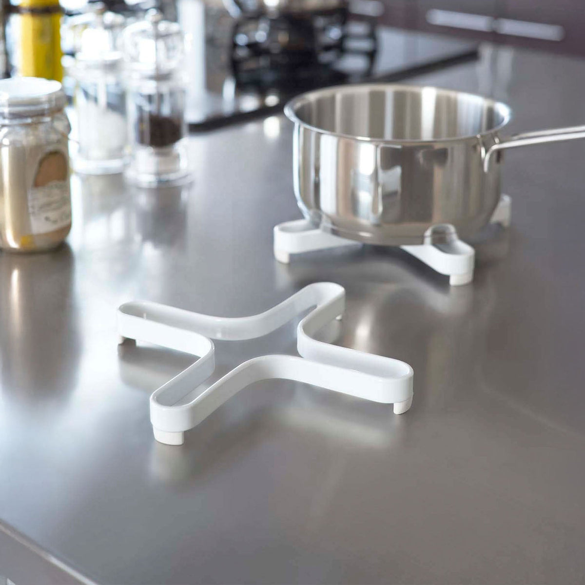 Yamazaki Tower Pot Rest, Simple Sturdy Steel Pot Rest That Holds 5 kg, Stands Upright to Save Space and Is Quick to Grab, Smart Enough for the Dining Table, Heat Safe to 240 C, 13.5 x 13.5 x 2 cm and 185 g, White or Black