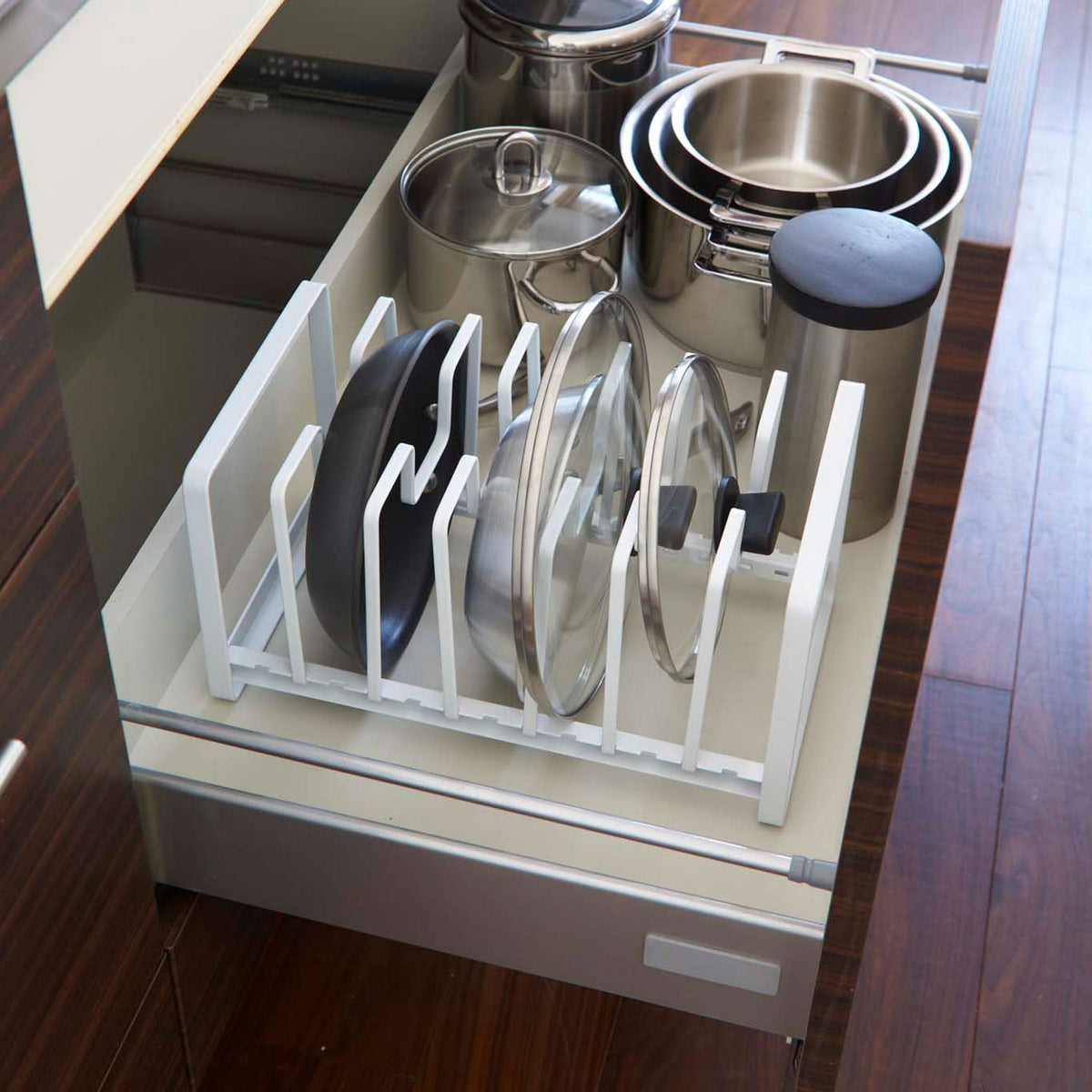 Yamazaki Tower Under-Sink Frying Pan and Lid Stand, Stand That Stores Frying Pans, Pots and Lids Upright Under the Sink, Removable Dividers Adjust the Gaps, Place Two Side by Side, Holds 7 kg, 35 x 20 x 18 cm and 1450 g, White or Black