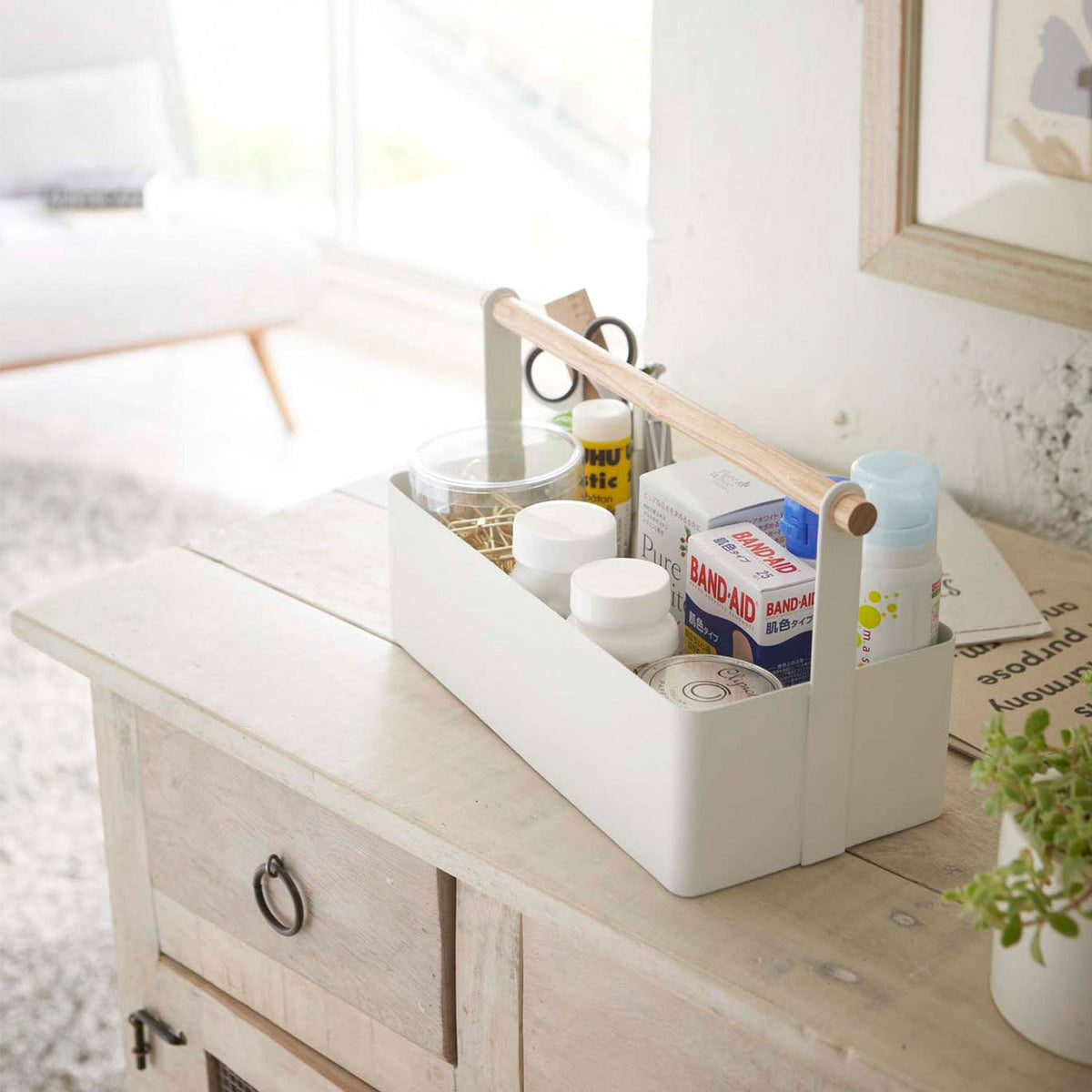 Yamazaki Tosca Tool Box L, Open Steel Box With a Natural Wood Handle That Gathers Small Items and a First-Aid Set Together, Easy to Carry, 29 x 13 x 16 cm, 29 x 13 x 16 cm and 720 g, White