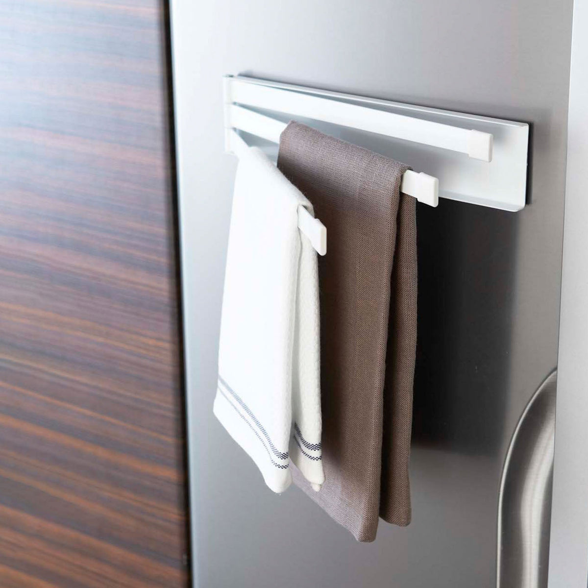 Yamazaki Tower Magnetic Cloth Hanger, Three-Cloth Hanger That Sticks to a Refrigerator Side or Steel Kitchen Panel by Strong Magnet, Holds 600 g, 24 x 1 x 6 cm and 410 g, White or Black