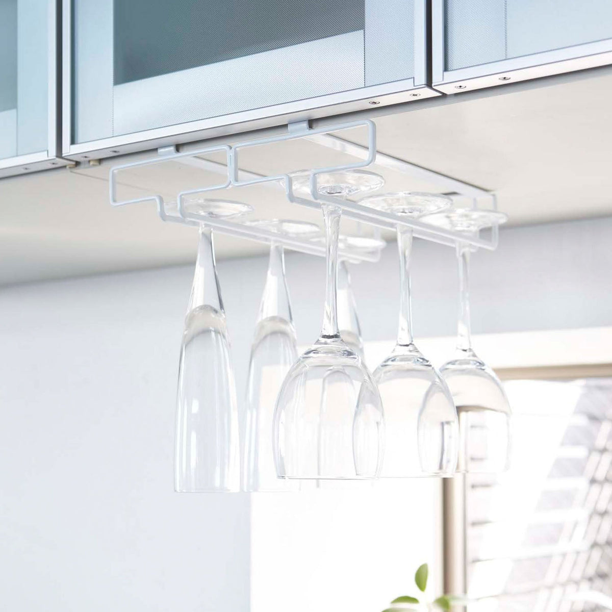 Yamazaki Tower Under-Cabinet Wine Glass Hanger Double, Rail That Slides Onto the Shelf of a Hanging Cabinet and Hangs Two Rows Wine or Champagne Glasses by the Stem, Guard Stops Them Falling, Holds 2 kg, 22 x 26 x 7 cm and 470 g, White or Black