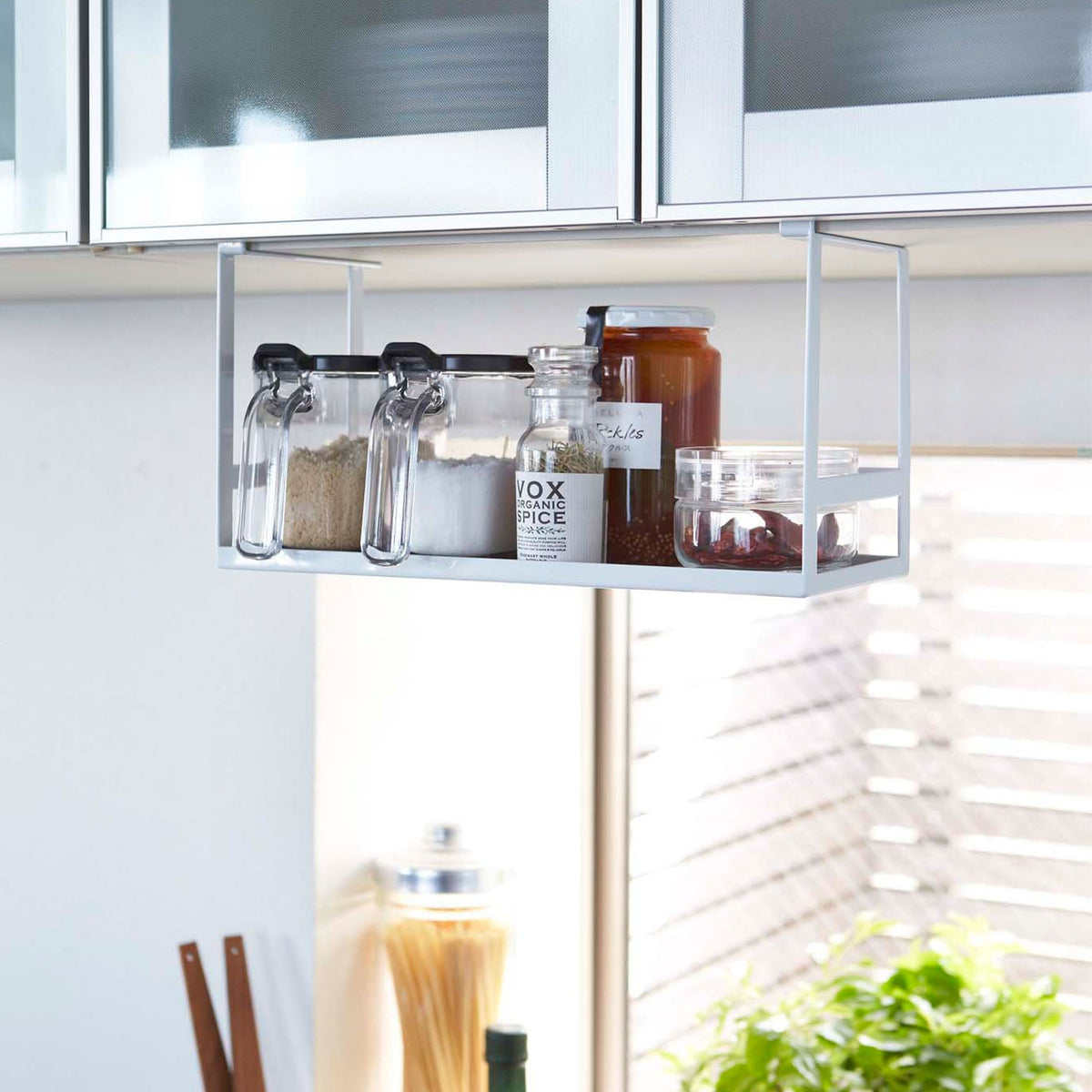 Yamazaki Tower Under-Cabinet Seasoning Rack, Rack That Attaches to the Shelf of a Hanging Cabinet to Hold Seasonings, Canisters and Small Kitchen Goods Within Reach, Silicone Mat, Holds 3 kg, 30.5 x 12.5 x 18 cm and 770 g, White