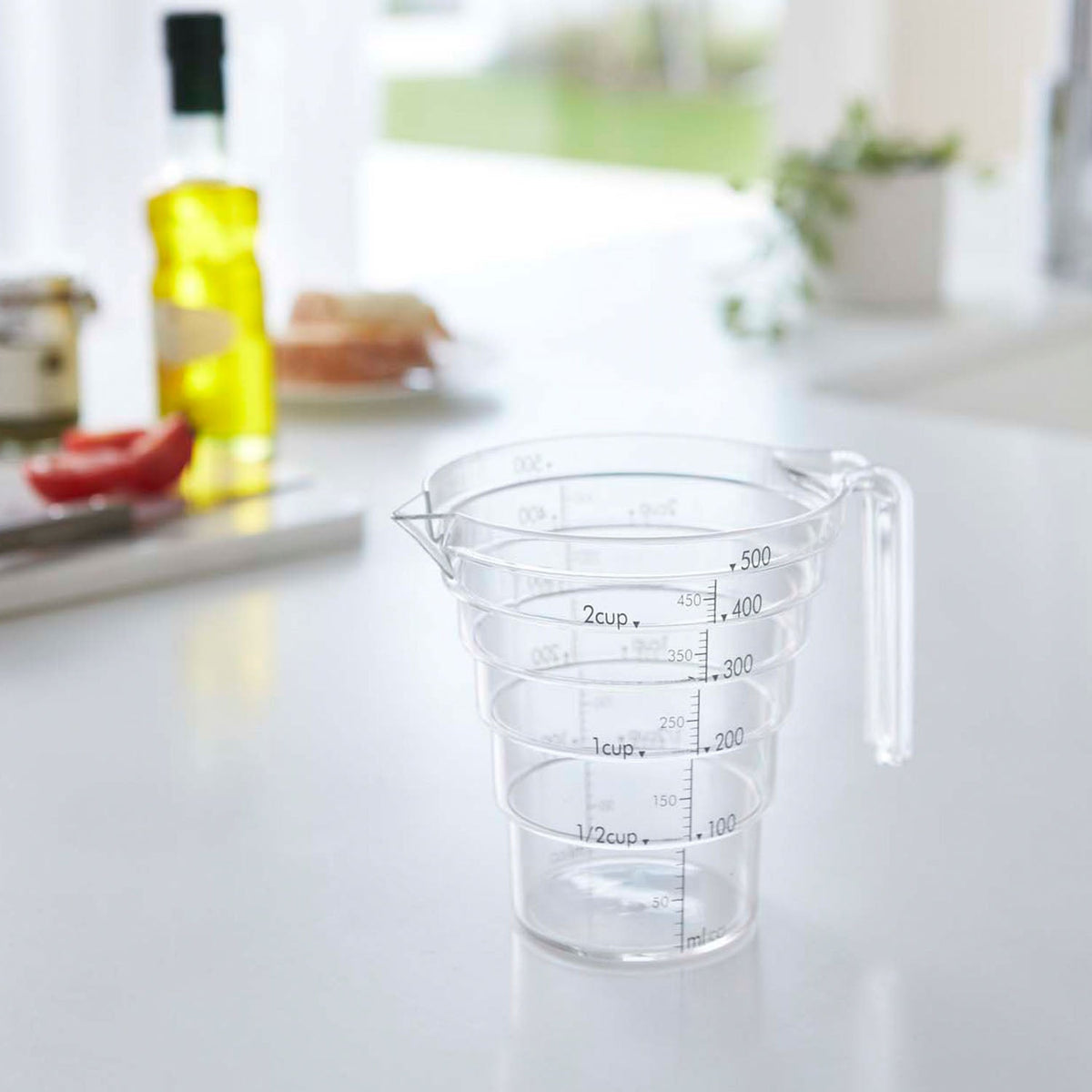 Yamazaki Layer Stepped Measuring Cup 500 mL, Tough Clear Stepped Measuring Cup With a Step Every 100 mL You Can Read From Above, 500 mL Capacity, Microwave and Dishwasher Safe, Heat Safe to 100 C, 14.5 x 11 x 12 cm and 100 g, Clear