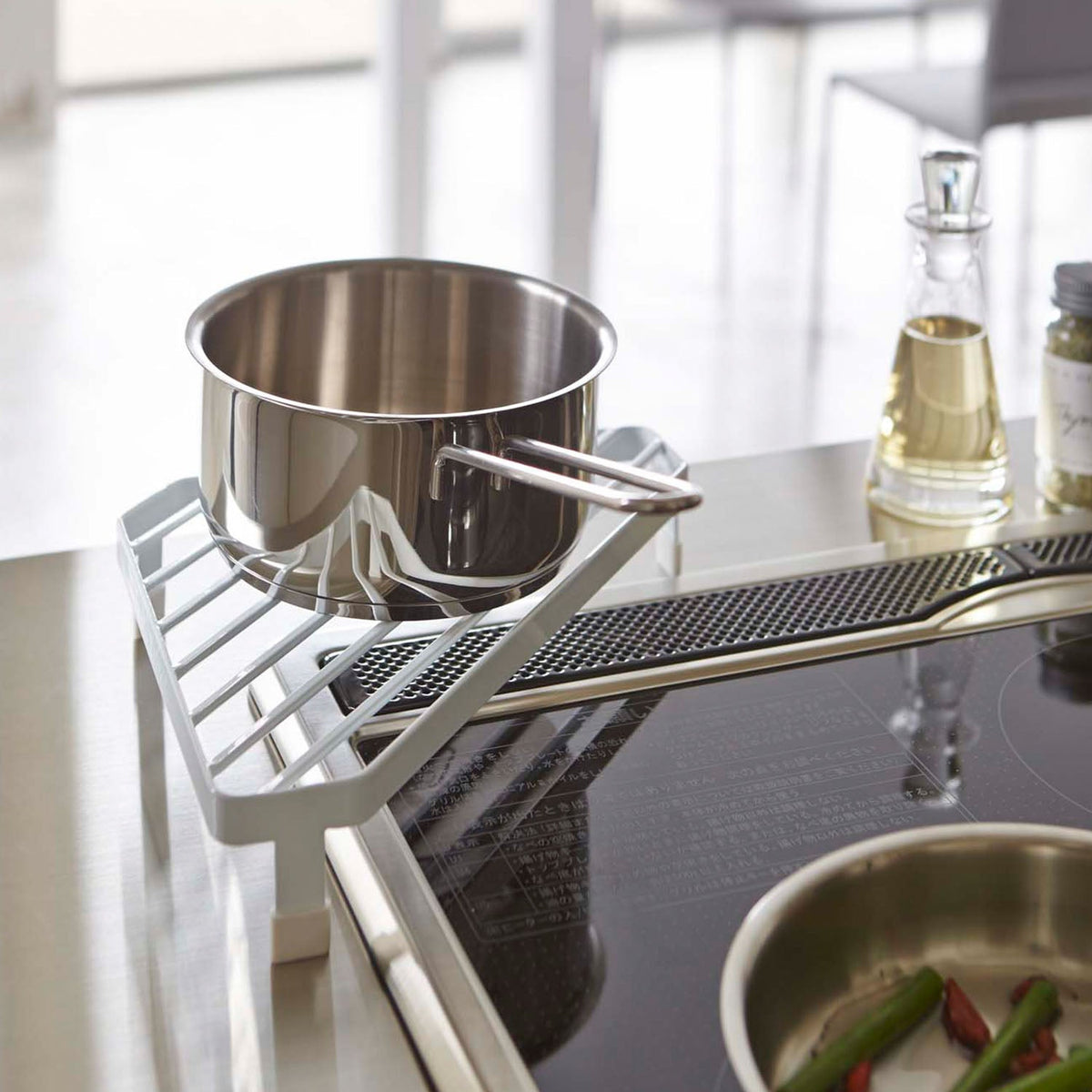 Yamazaki Tower Stove Corner Rack, Steel Rack That Turns the Corner of a Stove Into a Resting Spot for Pots and Frying Pans, Silicone Caps Protect the Surface and Stop Sliding, Holds 5 kg, Heat Safe to 200 C, 22 x 22 x 5 cm and 365 g, White or Black