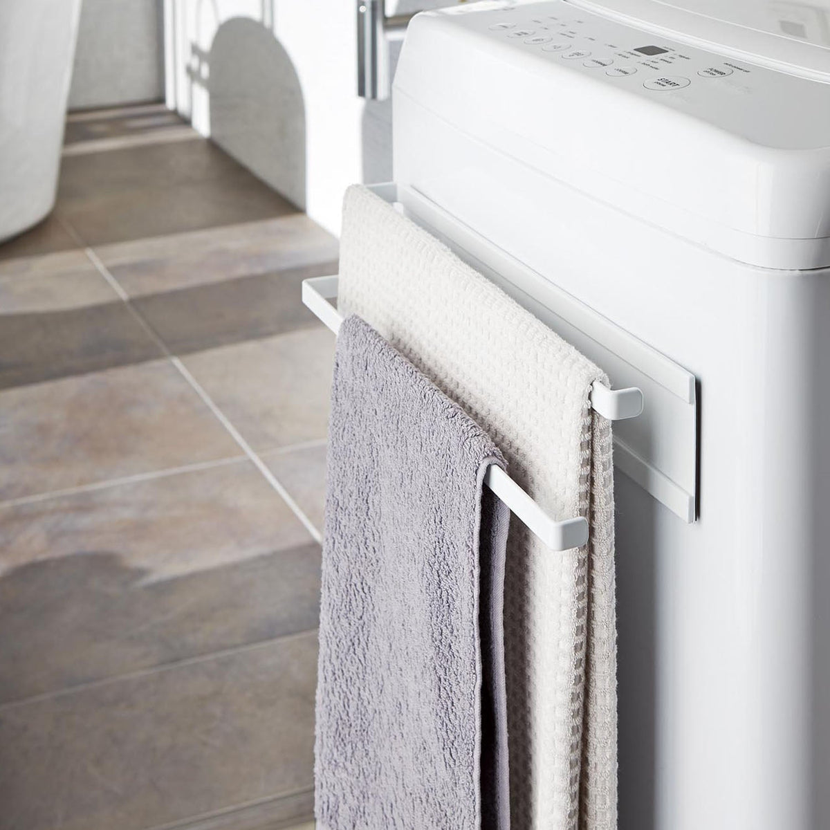 Yamazaki Tower Magnetic Washer-Side Two-Tier Towel Hanger, Two-Bar Hanger That Sticks to the Side of a Steel Washing Machine by Magnet for Face Towels and a Bath Mat, Staggered Bars Keep Towels Apart, 1 kg Per Bar, 40 x 8.5 x 8 cm and 1000 g, White
