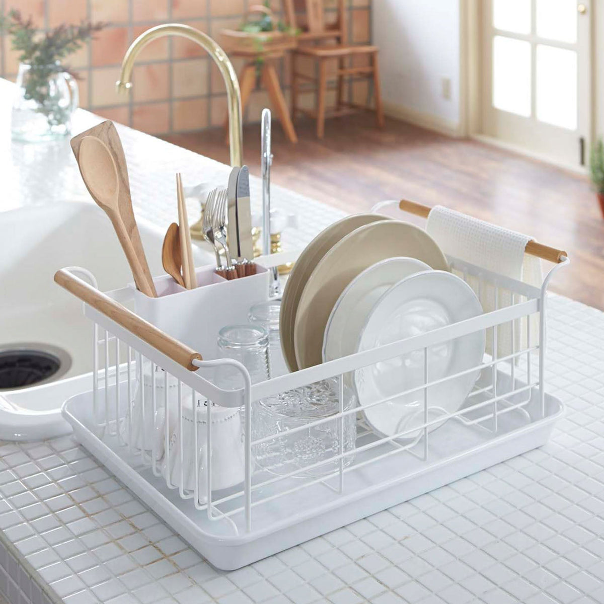 Yamazaki Tosca Dish Drying Basket, Large Drying Basket With Wood Accents That Stands Plates Up to 24 cm and a 38 cm Cutting Board Securely, Tray and Cutlery Pocket Included, Holds 10 kg, 47 x 33.5 x 20 cm and 1850 g, White