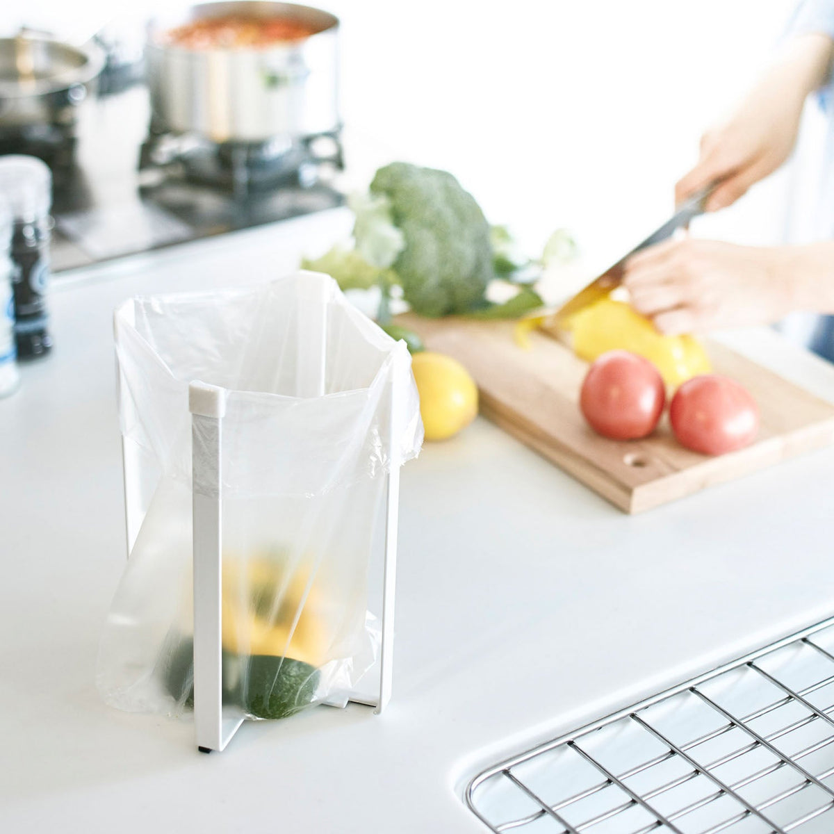 Yamazaki Tower Folding Poly Bag Eco Holder L, Folding Stand That Holds a Poly Bag Open for Scraps While You Cook, Doubles as a Board, Recipe Book or Tablet Stand, Folds Flat, 15 x 14.5 x 22 cm and 270 g, White or Black