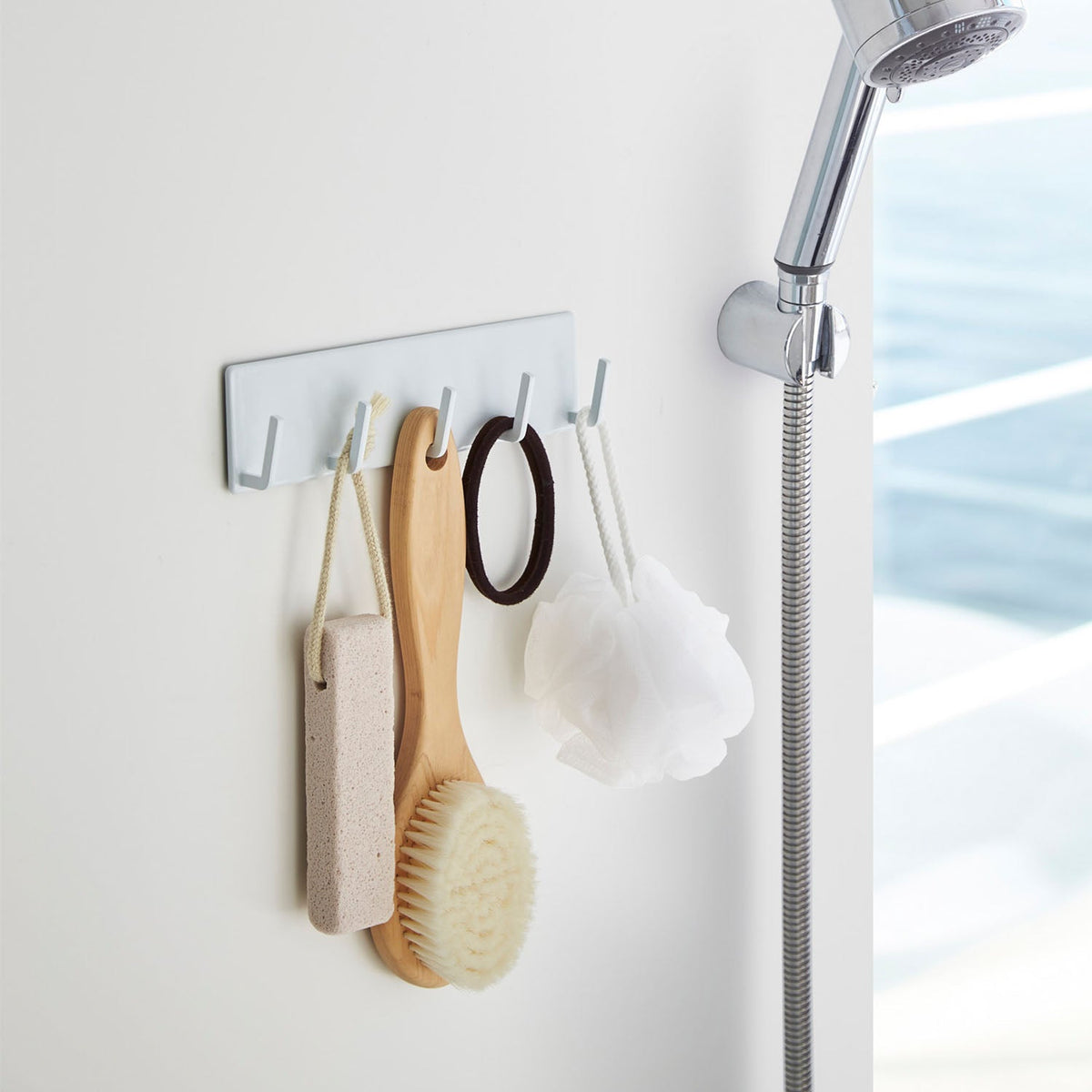 Yamazaki Tower Magnetic Bathroom Hook Bar, Holder That Sticks to a Steel Bathroom Wall by Magnet and Drains Water So Slime Stays Away, Holds 250 g per hook, 18 x 3 x 5 cm and 150 g, White or Black