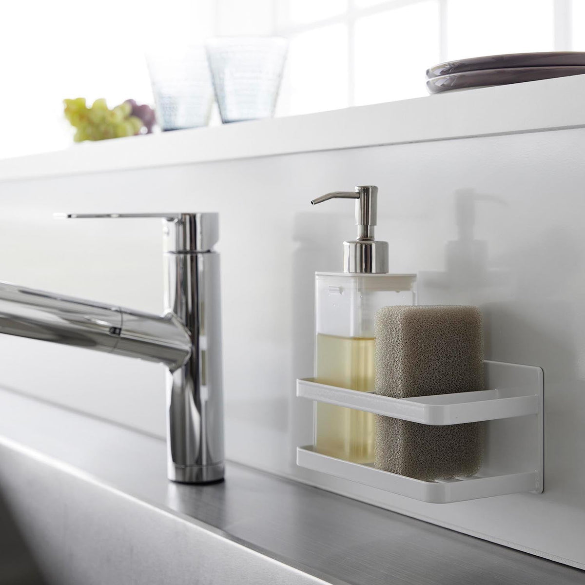 Yamazaki Tower Magnetic Sponge and Bottle Rack, Rack That Sticks to a Refrigerator Side or Steel Kitchen Panel by Strong Magnet, Holds 1.5 kg, 16.5 x 8.5 x 8 cm and 410 g, White or Black