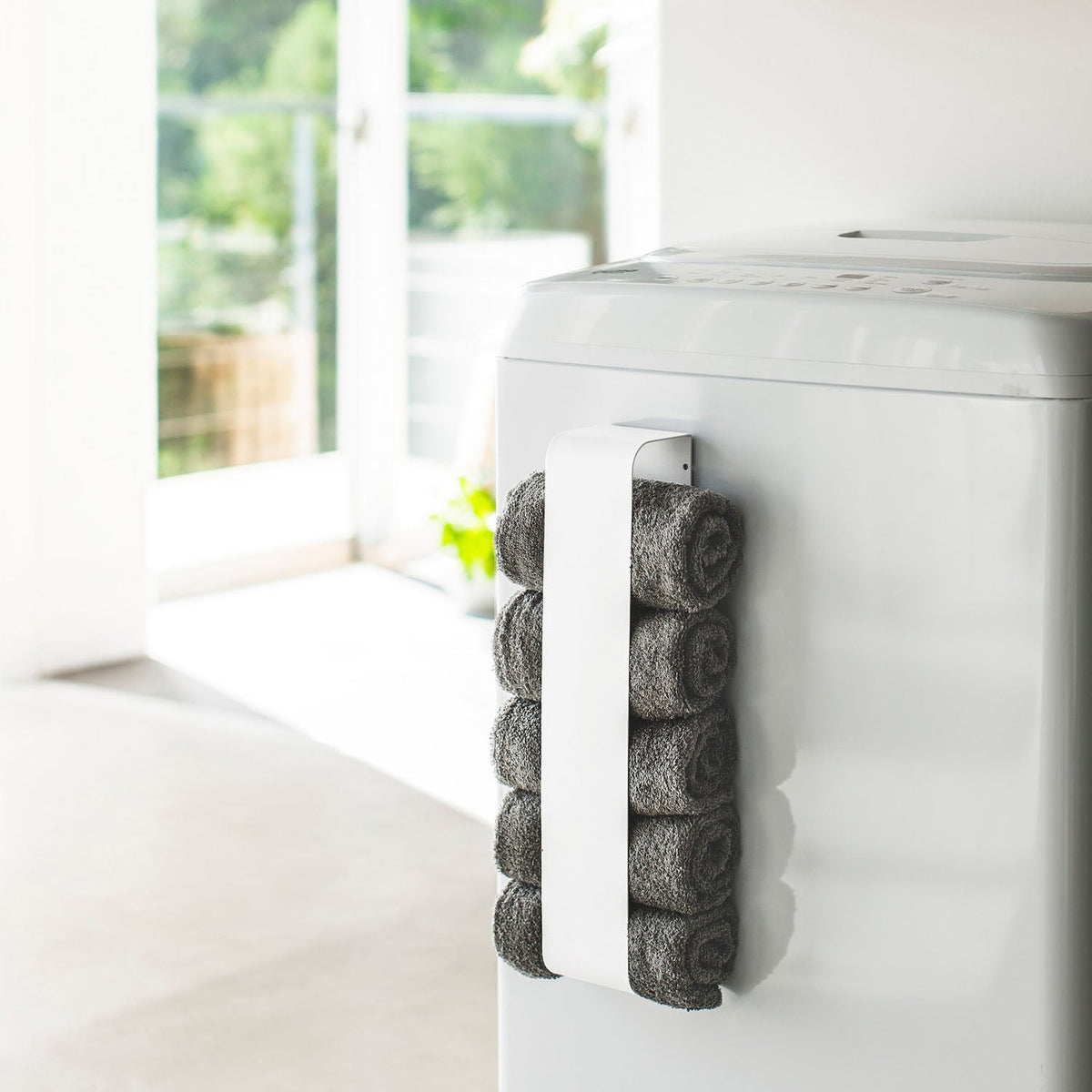 Yamazaki Tower Magnetic Towel Holder, Tall Holder That Sticks to the Side of a Washing Machine by Magnet or Screws to a Wall and Stocks Five Rolled Towels, Pull One Out at a Time, Holds 2 kg, 8 x 7.5 x 40 cm and 750 g, White or Black