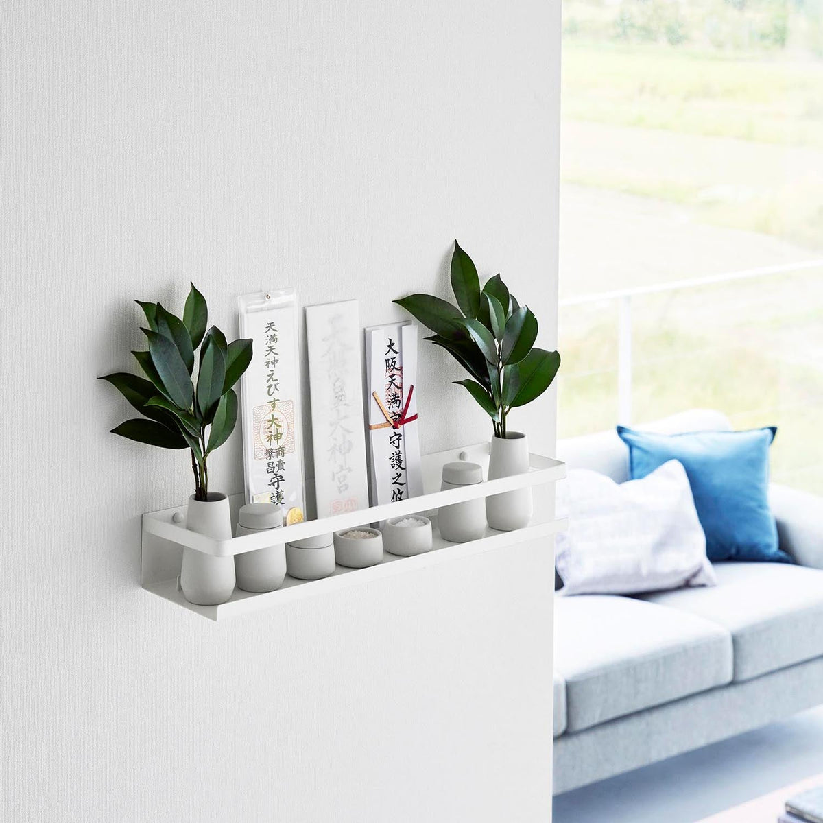 Yamazaki Tower Plasterboard Wall Shrine, Simple Wall Shrine Shelf Fixed With Plasterboard Pins That Leave Hard-to-See Holes and Suits Your Own Shrine Items, Divider Stands Talismans, Holds 2 kg, 45 x 12 x 7 cm and 1100 g, White