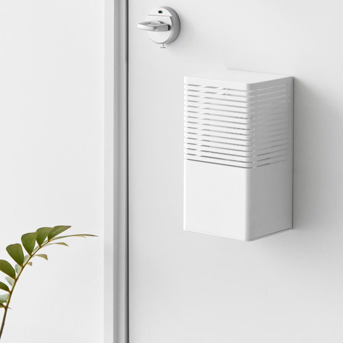 Yamazaki Tower Magnetic Deodorizer Case L, Case That Floats a Deodorizer on a Steel Entry Door or Refrigerator by Magnet and Hides It From View, Takes Bottles up to 10 x 8.2 x 19.6 cm, Holds 500 g, 11 x 9.6 x 20.3 cm and 420 g, White or Black