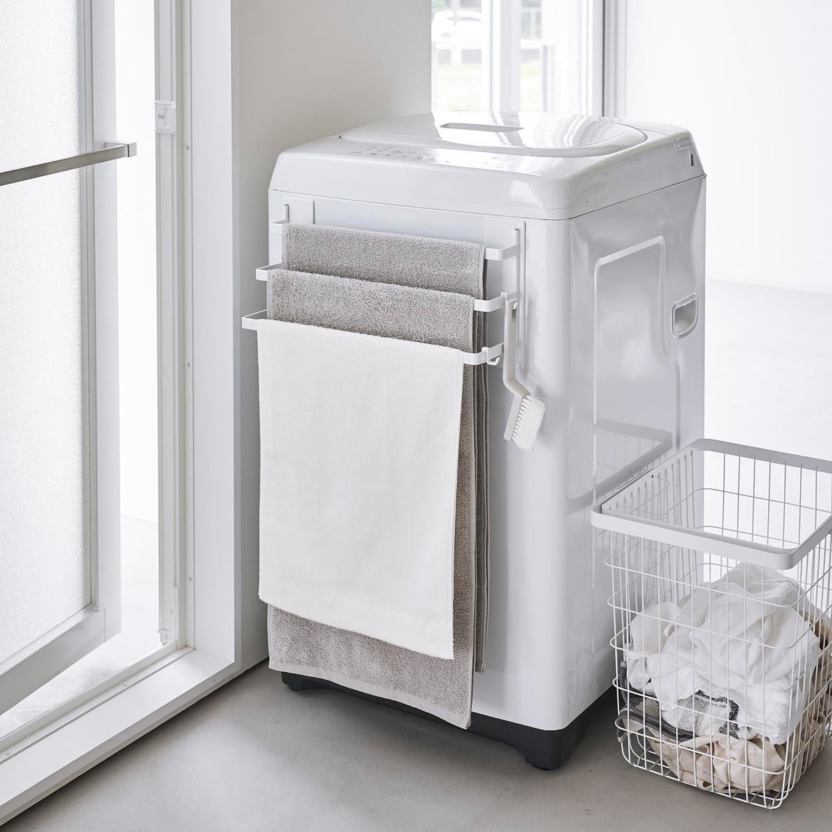 Yamazaki Tower Washer-Front Magnetic Towel Hanger 3 Bars, Three-Bar Ladder Hanger That Sticks by Magnet to a Washer Front and Keeps Towels Apart, Not for Drum Washers, 42 x 11.6 x 18 cm and 950 g, White or Black