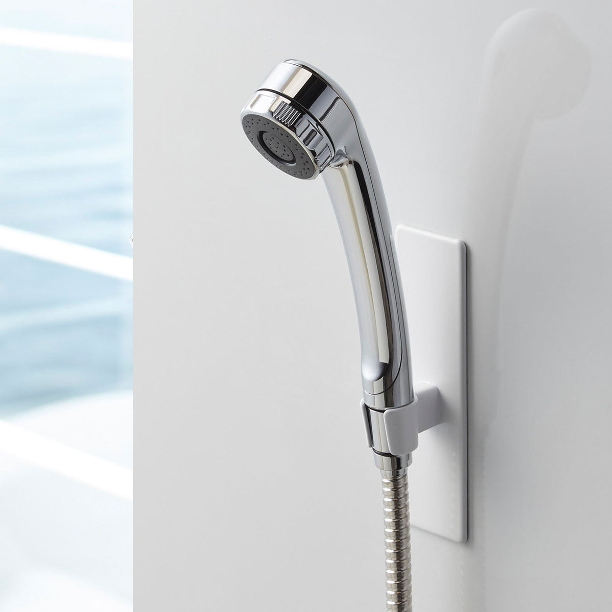 Yamazaki Tower Magnetic Bathroom Shower Hook, Hook That Sticks to a Steel Bathroom Wall by Magnet and Holds a Shower Head, Easy On and Off So Each Person Can Set Their Own Height, Holds 2 kg, 5 x 5 x 16 cm and 150 g, White or Black