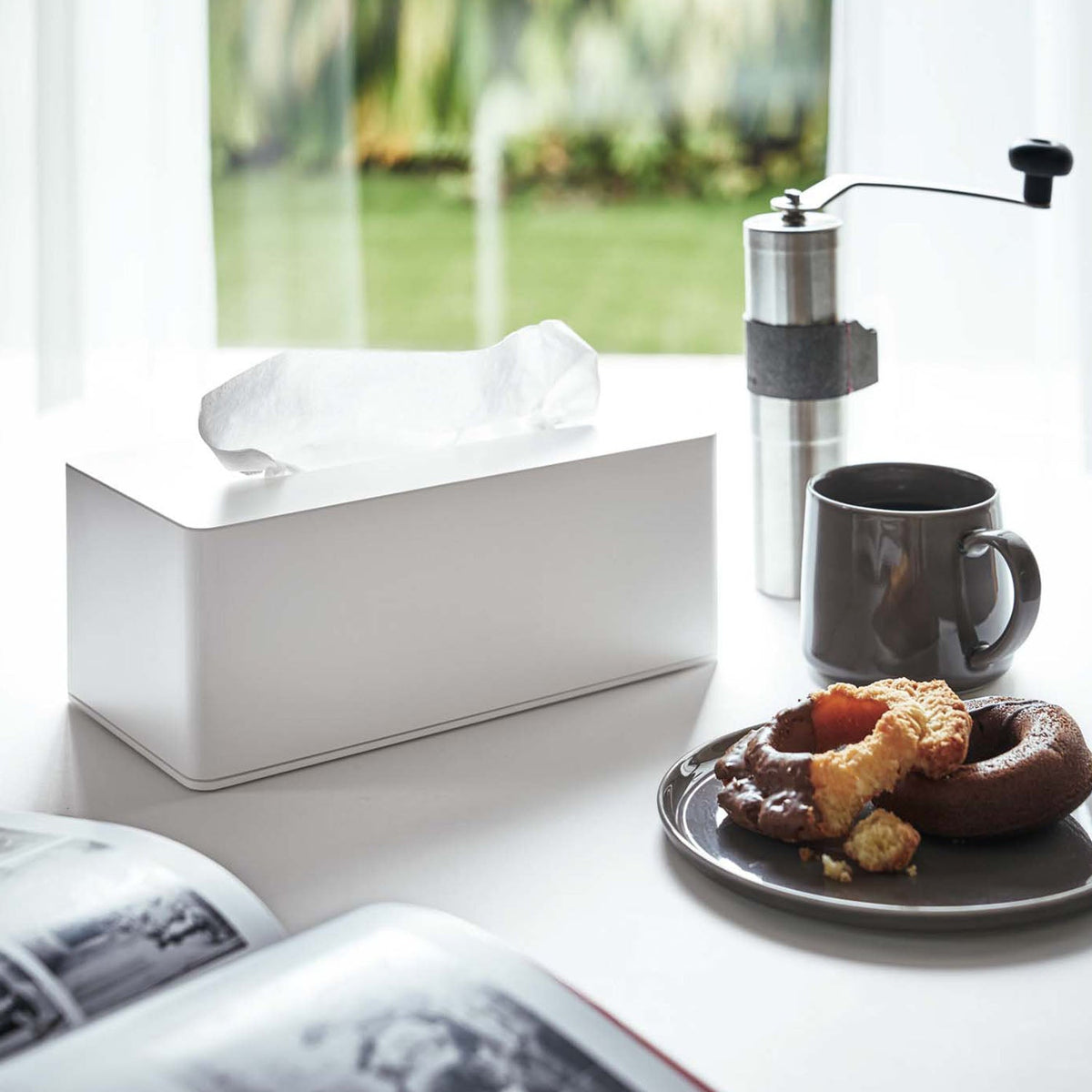 Yamazaki Tower Deep Tissue Box Case, Simple Case With an Adjustable Divider That Takes Tall Moisturising Tissue Boxes up to 9.5 cm High, Stands on a Shelf or Screws to a Board Wall, Holds 500 g, 26 x 13 x 10 cm and 360 g, White or Black