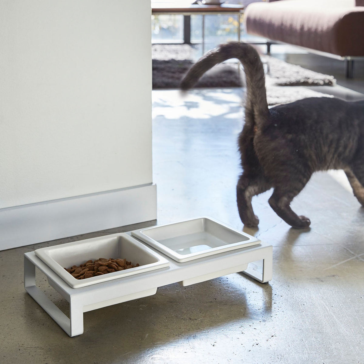 Yamazaki Nooks Pet Food Bowl Stand Set H6, Low Stand With Two Ceramic Bowls for Food and Water or Two Foods That Lifts Bowls a Little for Easy Eating, Bowls Lift Out to Wash, 300 mL Each, 29 x 15.5 x 6 cm and 1400 g, White or Black
