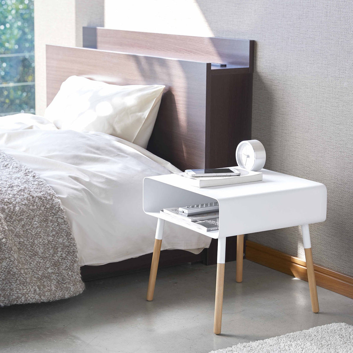 Yamazaki Plain Low Side Table, Low 35 cm Square Side Table With Storage Under the Top for Low Beds and Sofas, Natural Wood Legs, Holds Magazines and Remotes, 10 kg, 35 x 35 x 35 cm and 4000 g, White or Black