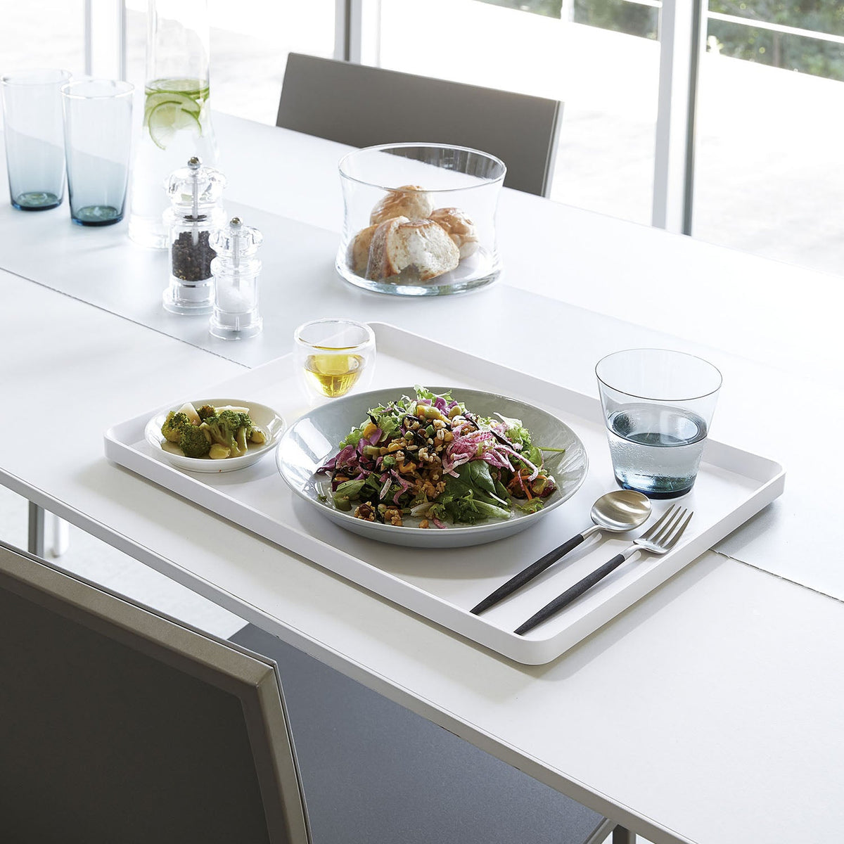 Yamazaki Tower Tray, Simple Tray With a Stepped Edge That Is Easy to Hold, Also Works as a Stylish Placemat, 40 x 30 cm, Dishwasher Safe, Heat Safe to 100 C, 40 x 30 x 2 cm and 620 g, White or Black