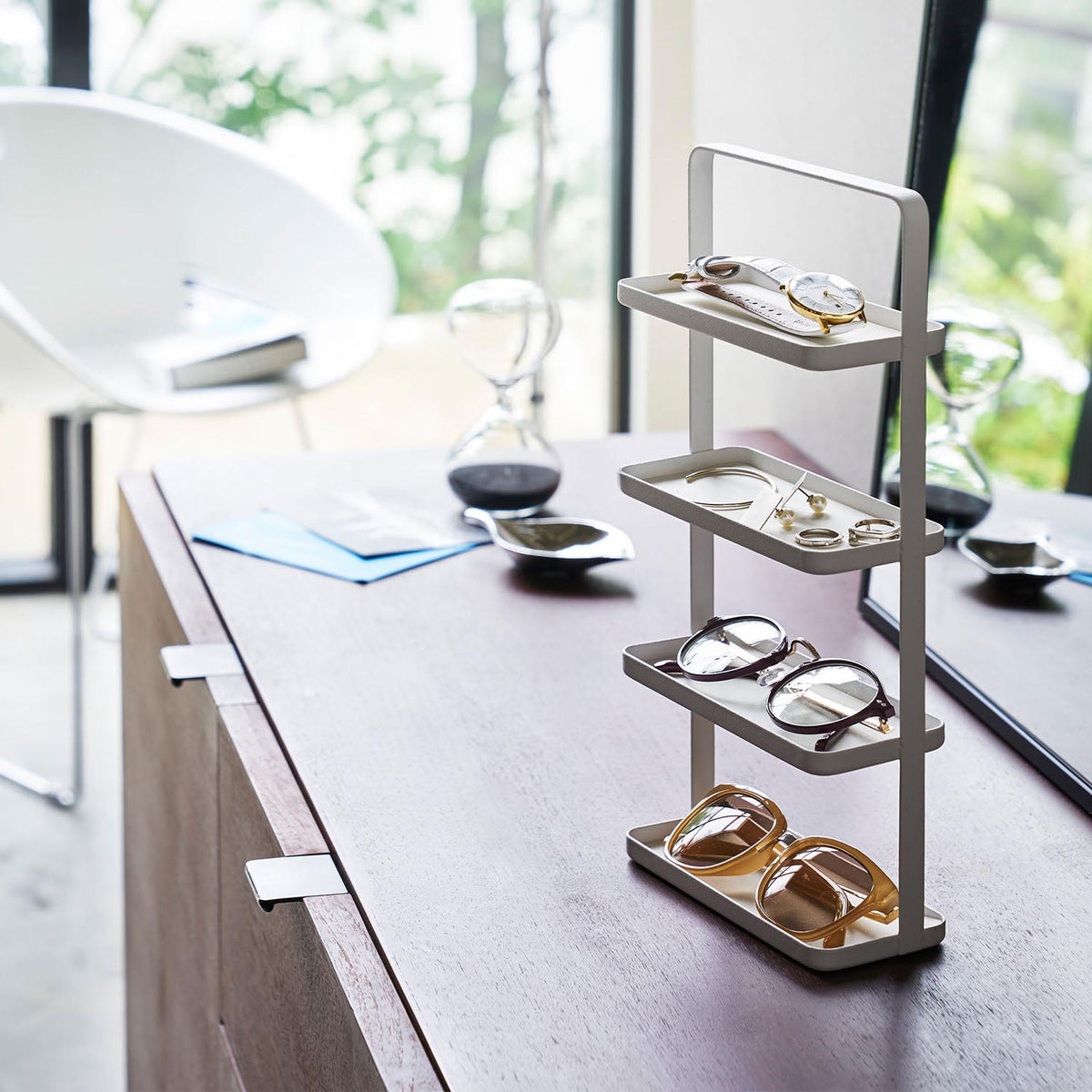 Yamazaki Tower Glasses and Accessory Tray 4 Tiers, Four-Tier Stand With a Carry Handle That Displays Glasses and Stores Watches and Small Accessories Together, 500 g Per Tier, 16.5 x 7 x 32.5 cm and 650 g, White or Black