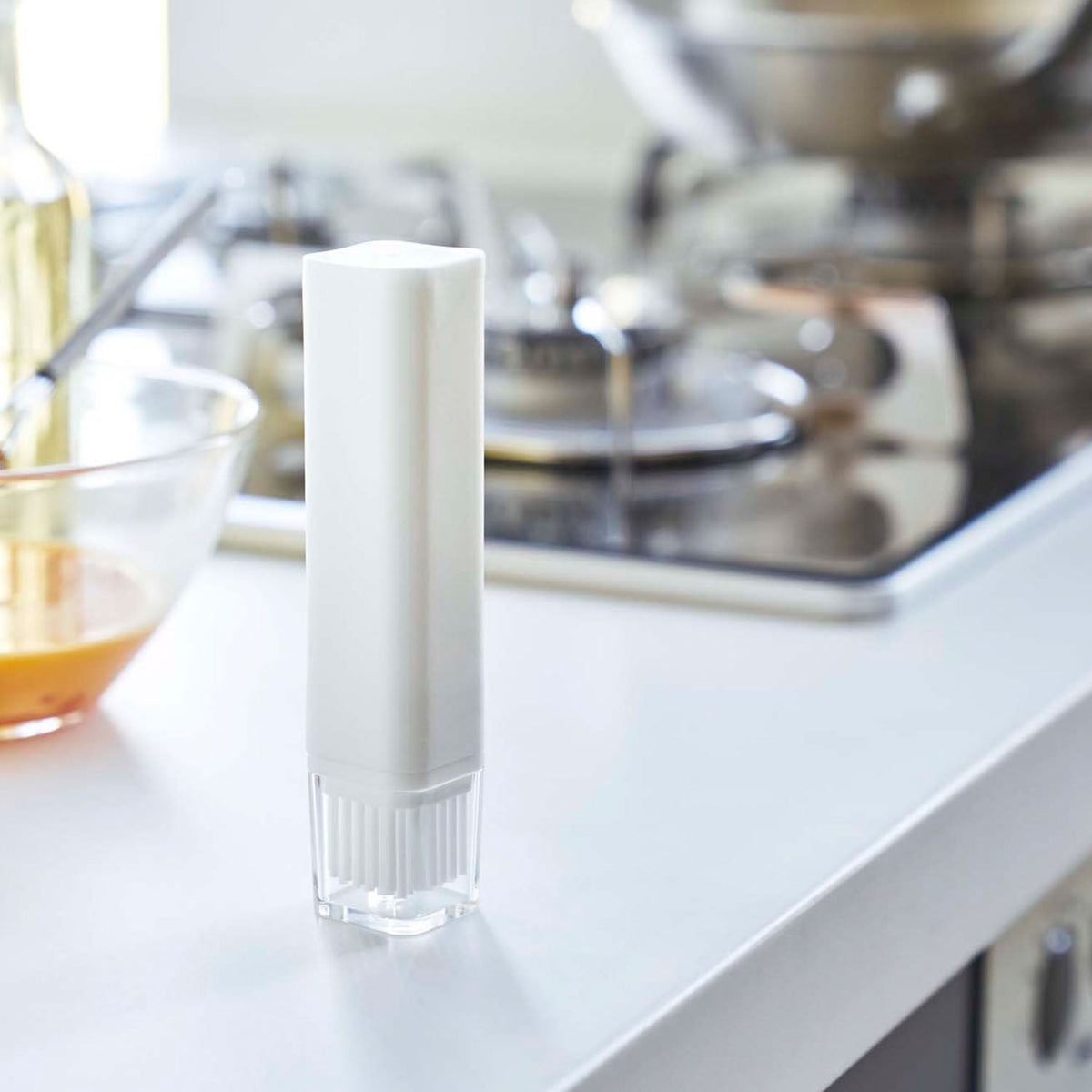 Yamazaki Tower Oil Brush with Lid, Oil Brush With a Lid That Keeps Hands and Tables Clean, Stepped Silicone Bristles Reach a Takoyaki Plate's Half-Sphere Wells, Heat Safe to 240 C, 2.5 x 2.5 x 12 cm and 38 g, White or Black