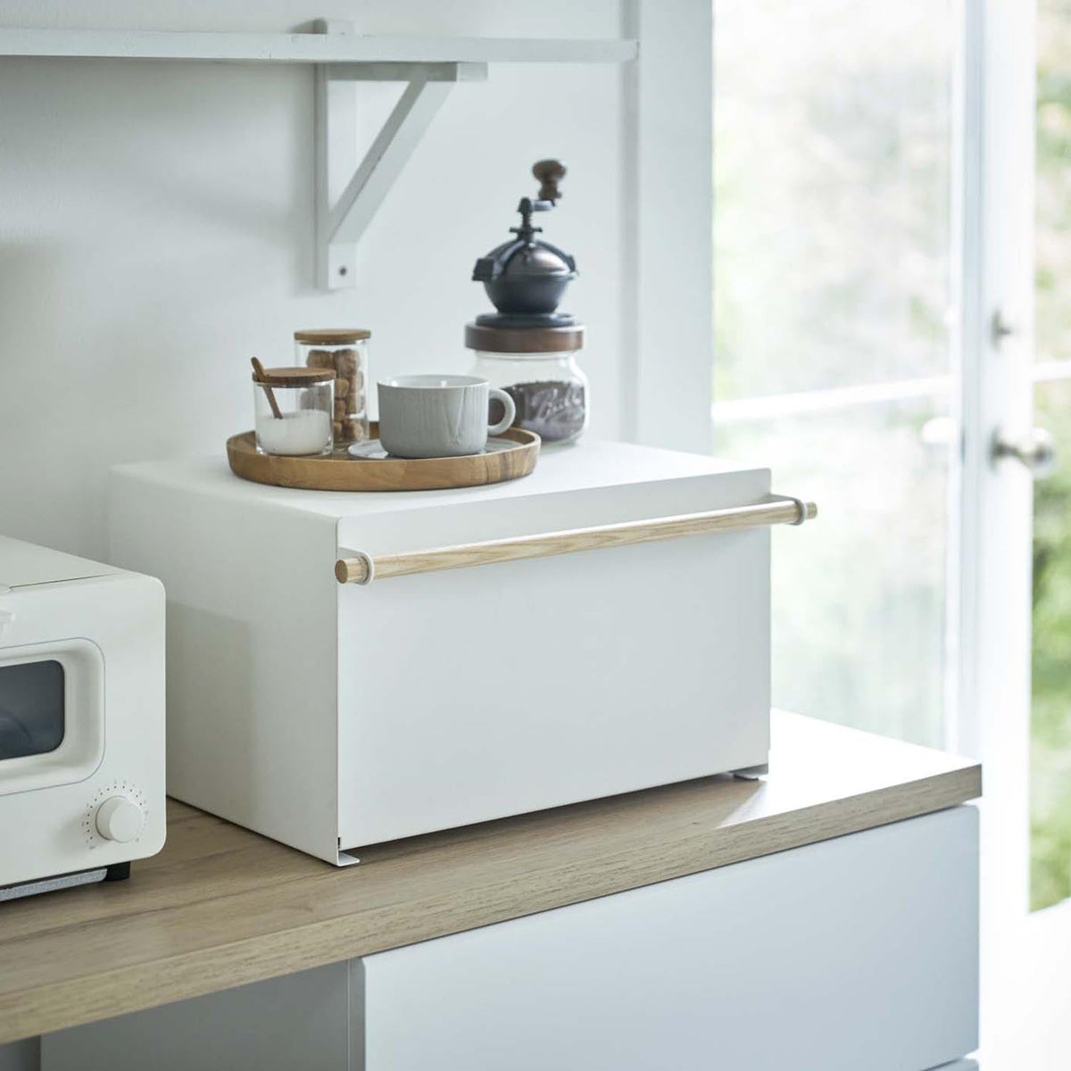 Yamazaki Tosca Bread Case, Large 27 L Bread Case That Hides Bread, Seasonings and Counter Clutter Behind a Magnetic Door, Holds 10 kg on Top, 43 x 36.5 x 24 cm, 43 x 36.5 x 24 cm and 5100 g, White