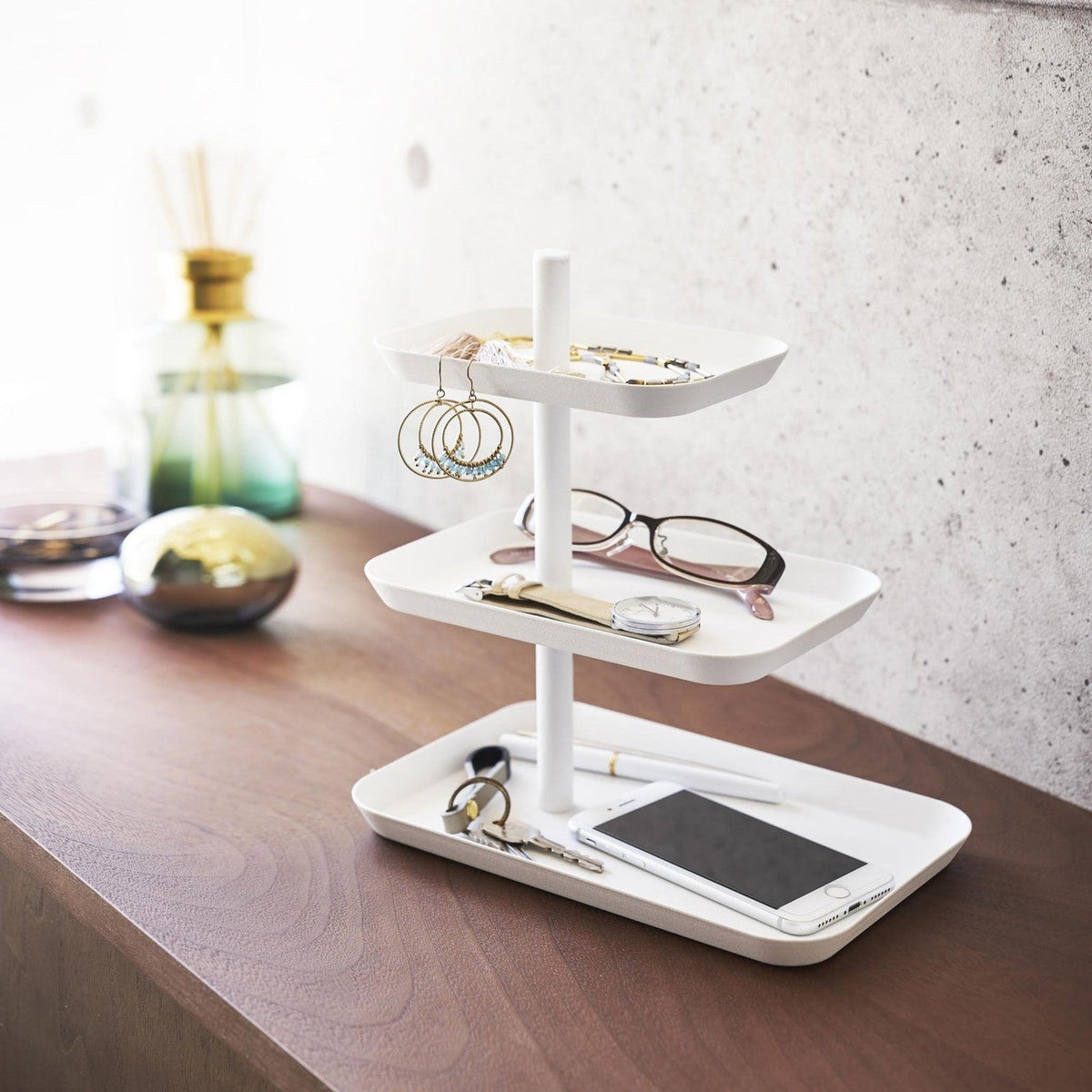 Yamazaki Tower Accessory Tray 3 Tiers, Three-Tier Tray Stand With Small, Medium and Large Trays for Watches, Rings, Keys and Daily Accessories, Trays Turn Around for Easy Reach, Holds 1 kg Per Tier, 24.7 x 15.7 x 25.7 cm and 920 g, White or Black