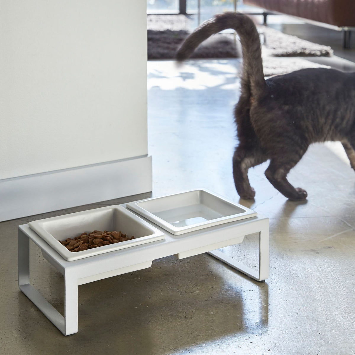 Yamazaki Nooks Pet Food Bowl Stand Set H10, Raised Stand With Two Ceramic Bowls at 10 cm Height That Eases the Strain on Your Pet's Back and Neck at Meals, Bowls Lift Out to Wash, 300 mL Each, 29 x 15.5 x 10 cm and 1400 g, White or Black