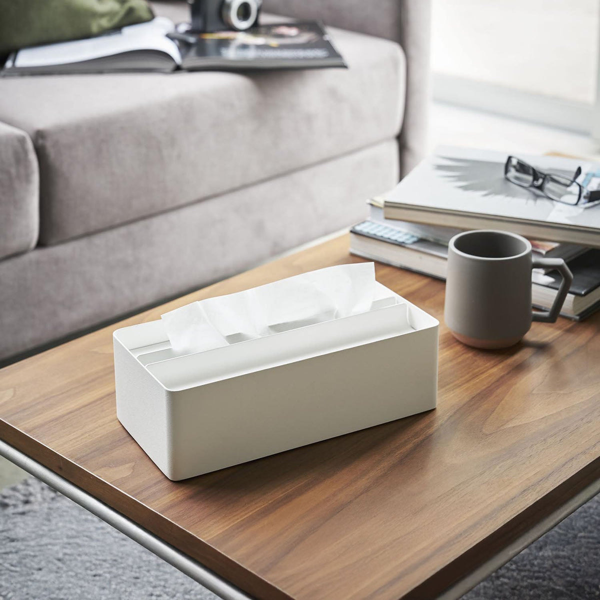 Yamazaki Tower Paper Towel Case with Lid, Heavy Steel Case With a Lid That Stays Down So You Can Pull One Paper Towel at a Time, Takes a Tissue Box as It Is, Up to 7 cm High, 26 x 13 x 8 cm and 1100 g, White or Black