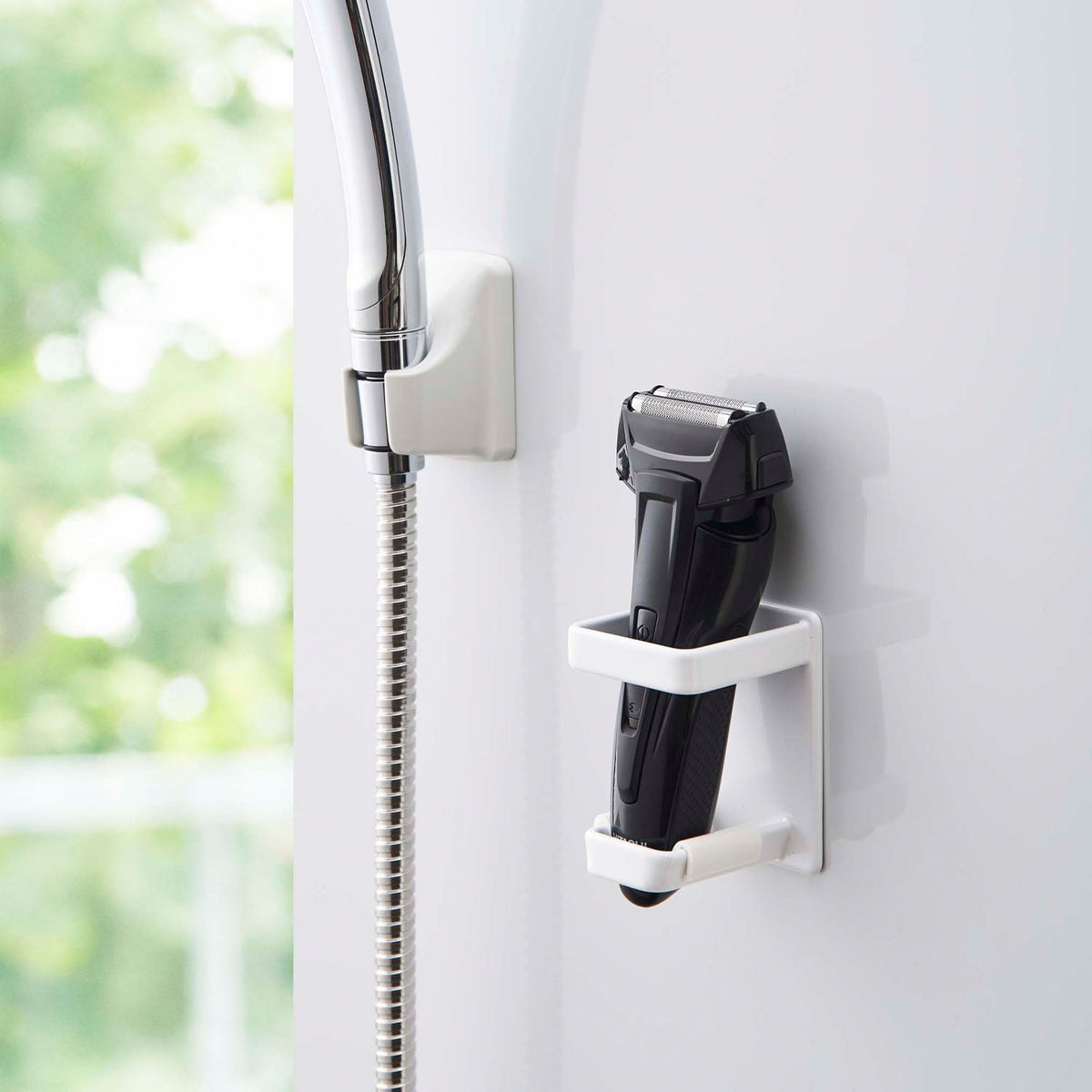 Yamazaki Tower Magnetic Bathroom Electric Shaver Holder, Holder That Sticks to a Steel Bathroom Wall by Magnet and Drains Water So Slime Stays Away, Holds 500 g, 6 x 6 x 8 cm and 135 g, White