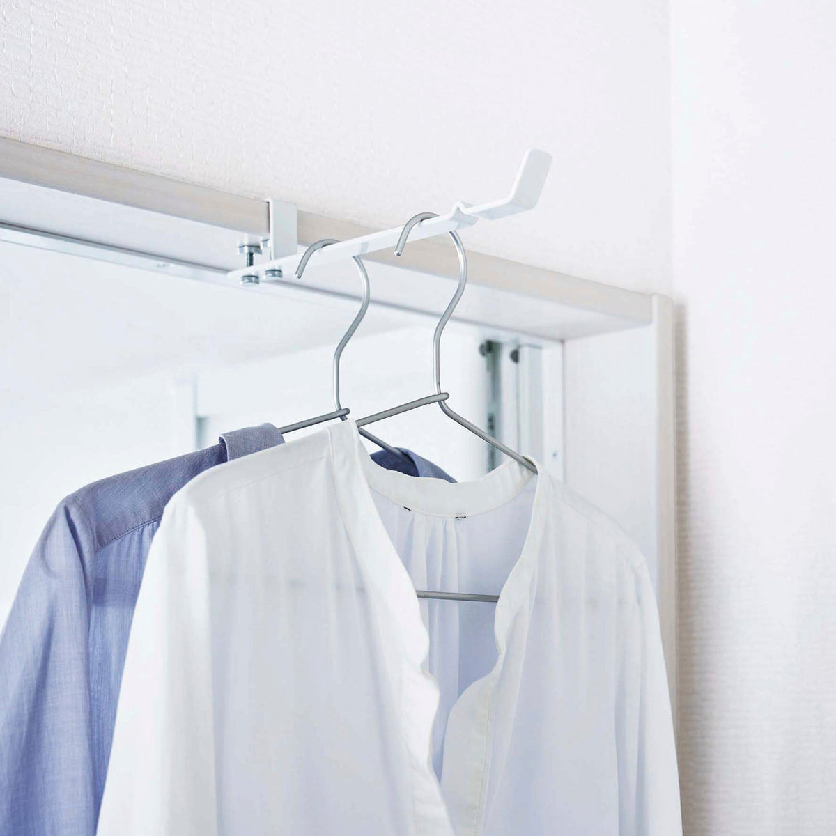 Yamazaki Tower Indoor Laundry Drying Hanger for Frames, Hanger That Hooks Over a Bathroom Door or Living Room Lintel to Make Indoor Drying Space, Two Adjusting Screws Fix It, Two of Them Hold a Pole, Holds 2 kg, 2 x 24 x 4.2 cm and 160 g, White or Black