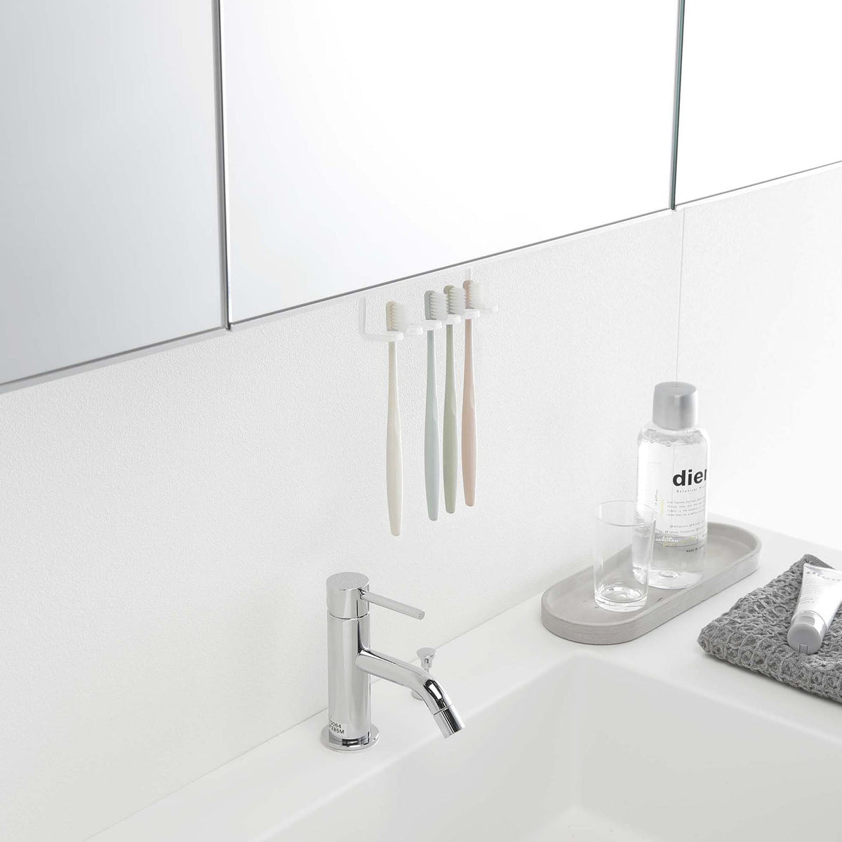 Yamazaki Tower Washbasin Under-Cabinet Toothbrush Holder, Holder That Clamps to the Shelf of a Wall Cabinet Over a Washbasin and Floats Five Toothbrushes in the Dead Space So They Dry Fast, Adjusting Screw Fixes It, 14 x 5 x 10 cm and 155 g, White