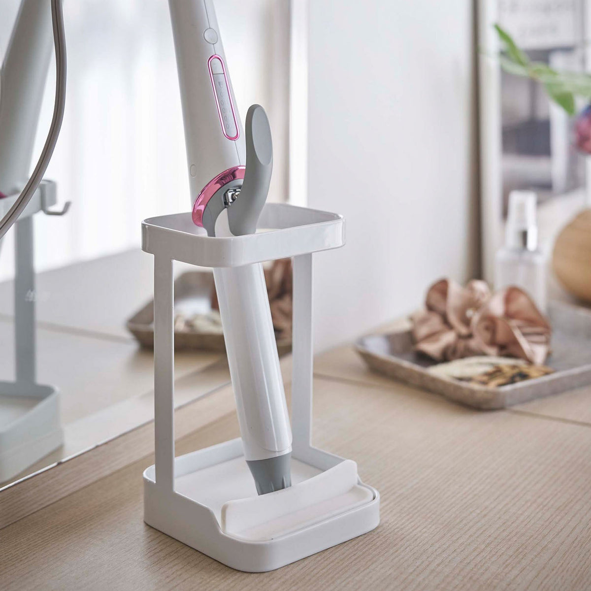 Yamazaki Tower Hair Iron Stand with a Heat-Resistant Tray, Hair Iron Stand with a 250 C Silicone Tray for Resting a Hot Iron and a Hook for Hair Ties, 10.5 x 10.5 x 16.5 cm and 350 g, White or Black
