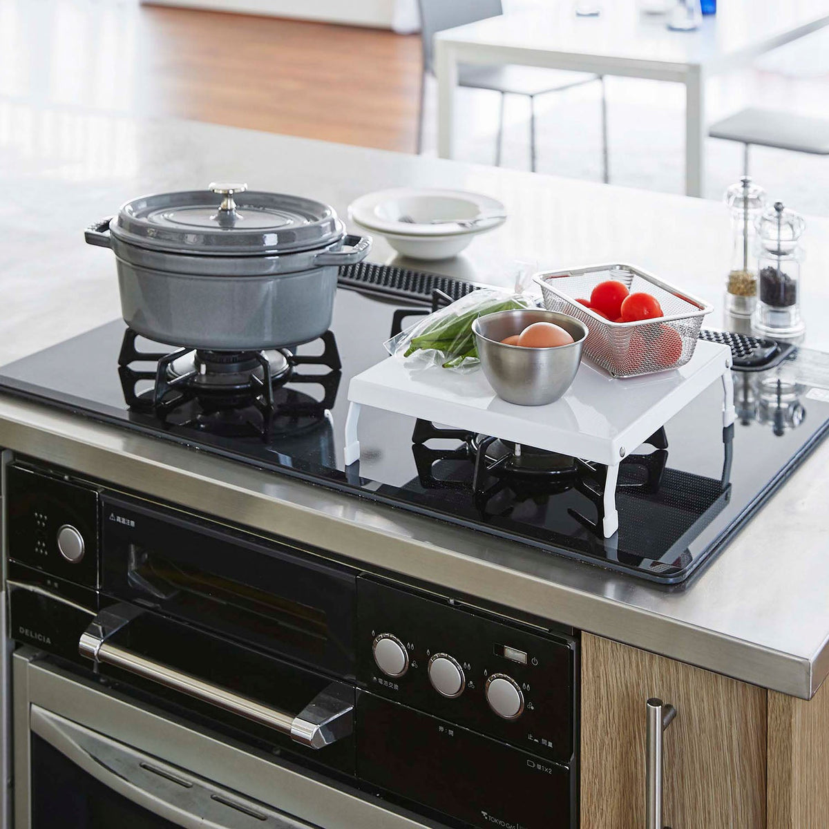 Yamazaki Tower Folding Gas Stove Cover, Cover That Sets Over an Unused Gas Burner and Turns It Into Storage and Prep Space, Folds Flat to 2.5 cm to Slide Into a Gap, Holds 2 kg, 27 x 25.5 x 7.2 cm and 850 g, White or Black