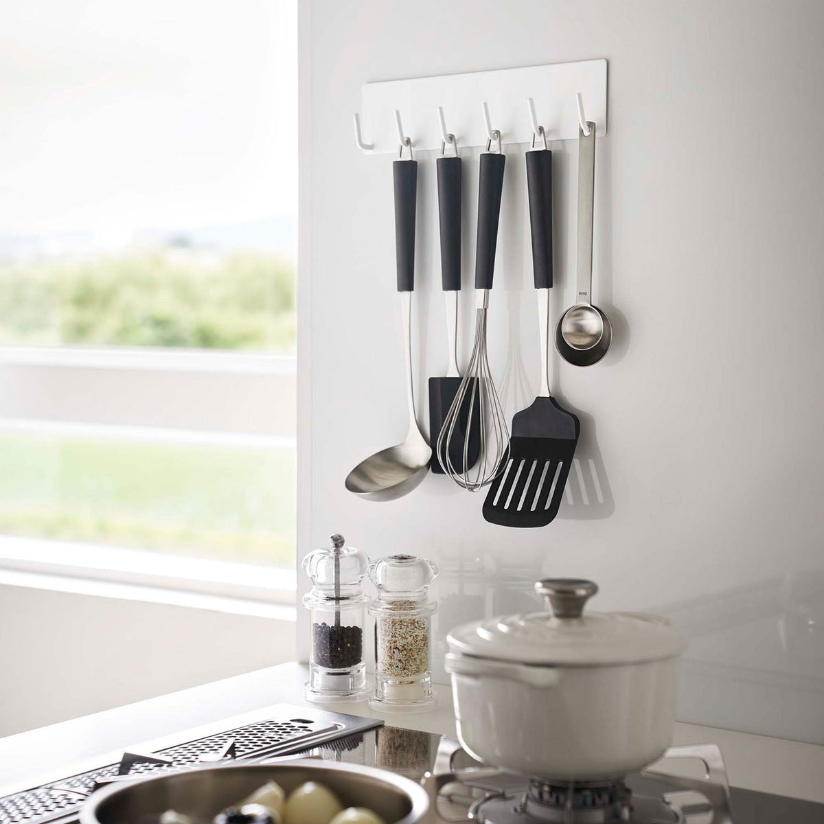 Yamazaki Tower Magnetic Kitchen Tool Hook, Hook Bar That Sticks to a Refrigerator Side or Steel Kitchen Panel by Strong Magnet, Holds 1.5 kg, 24.5 x 3.5 x 6 cm and 220 g, White or Black
