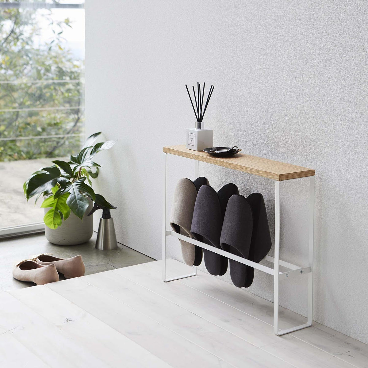 Yamazaki Tower Slipper Rack with Top Board, Slim Slipper Rack With a Wood Top That Holds Four Pairs and Doubles as a Shelf for Keys and Small Items at the Entry, 12 cm Deep, Holds 1 kg, 50 x 12 x 41 cm and 1650 g, White or Black