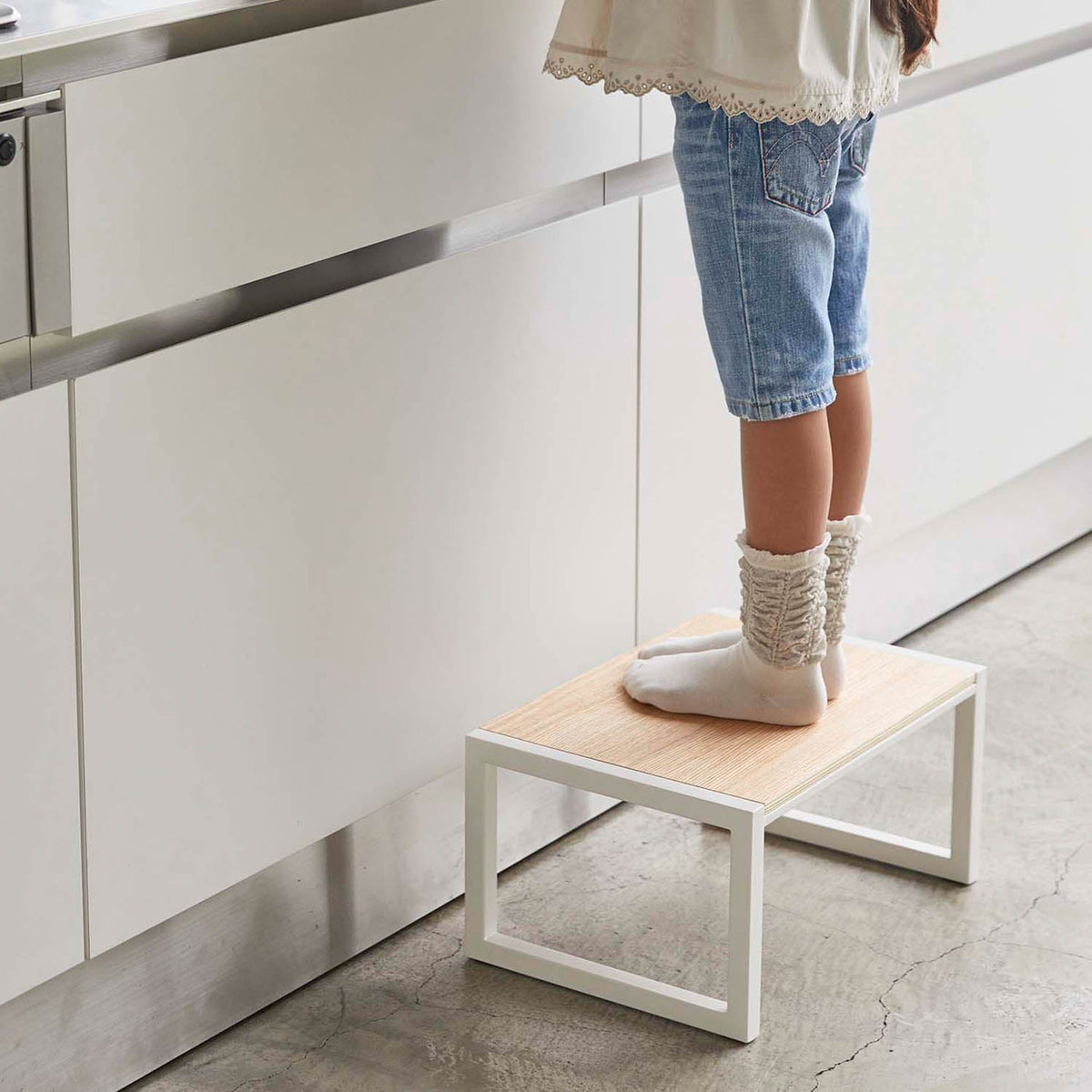 Yamazaki Tower Step Stool, Simple Step Stool With a Wood Top That Reaches High Kitchen Cabinets and Helps Children at the Basin, 20 cm Tall, Holds 100 kg, 40 x 28 x 20 cm and 1900 g, White or Black