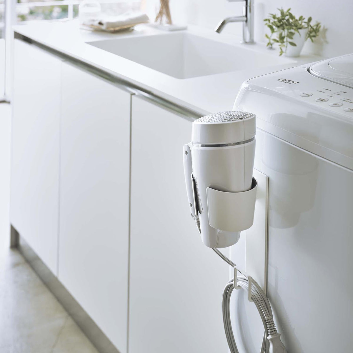 Yamazaki Tower Magnetic Hair Dryer Holder, Magnetic Cup Holder for a Hair Dryer on a Washing Machine Side, with a Cord Hook, 10 x 10.5 x 20 cm and 260 g, White or Black