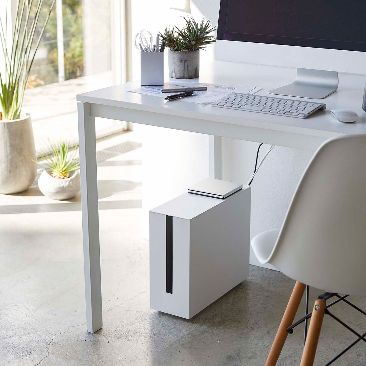 Yamazaki Tower Cable Storage Rack on Casters, Slim Rack on Casters That Stores Power Strips, Cords and a Modem Together and Hides the Cables, Holes in the Base Let Heat Escape, 5 kg on the Base, 15 x 40 x 34.5 cm and 4500 g, White or Black