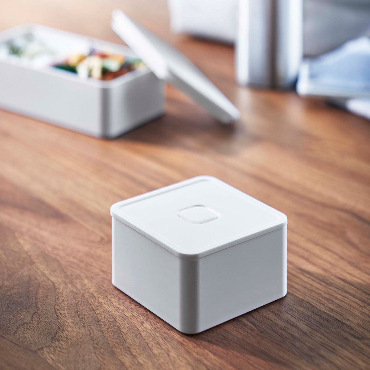 Yamazaki Tower Airtight Valve Lunch Box Square 250 mL, Small Square Airtight Box With a Push Valve and Silicone Seal That Stops Leaks, Doubles as a Food Container, Every Part Comes Apart to Wash, 250 mL, 9.2 x 9.2 x 5 cm and 100 g, White or Black