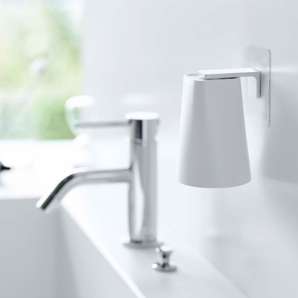 Yamazaki Tower Film-Hook Magnetic Tumbler, 200 mL Tumbler That Floats Upside Down on a Magnetic Holder Stuck by Film Hook to a Washroom Tile Wall So It Drains and Dries Clean, Heat Safe to 90 C, 7 x 7 x 9.5 cm and 65 g, White or Black