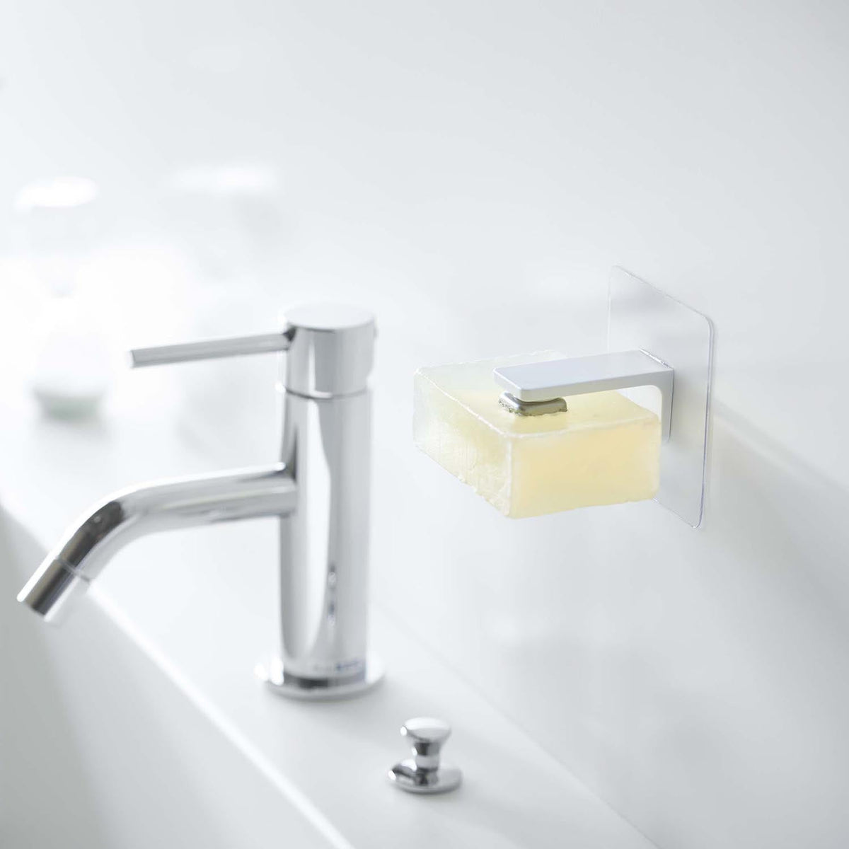 Yamazaki Tower Film-Hook Magnetic Soap Holder, Magnetic Soap Holder on a Film Hook That Floats a Bar of Soap on a Tile Wall So It Dries Fast and Stays Slime-Free, Peels Off Without a Mark, Holds 250 g, 7 x 5.5 x 7 cm and 15 g, White