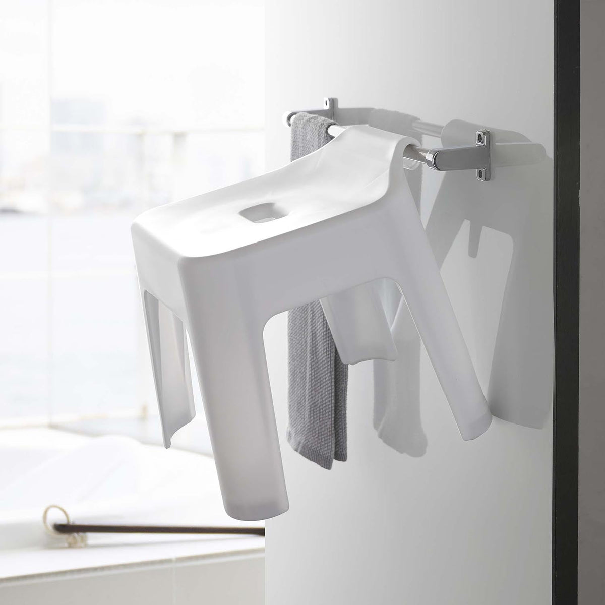 Yamazaki Tower Hang-Up Bath Stool, 30 cm Seat, Bath Stool with a 30 cm Seat for Bathrooms with a Counter, Hangs on a Towel Bar to Dry, 35 x 33 x 34 cm with a 30 cm seat and 1000 g, White or Black
