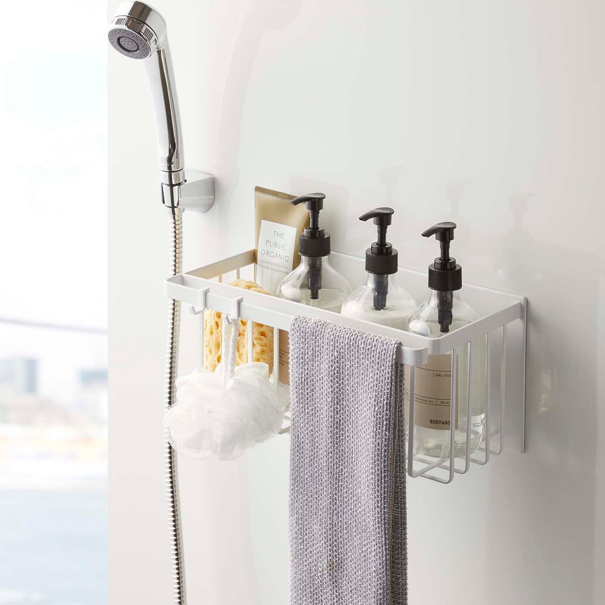Yamazaki Tower Magnetic Bathroom Basket, Multi Basket That Sticks to a Steel Bathroom Wall by Strong Magnet With a Front Bar for a Towel, Few Contact Points Resist Slime, Holds 3 kg, 31 x 17 x 15 cm and 1350 g, White or Black