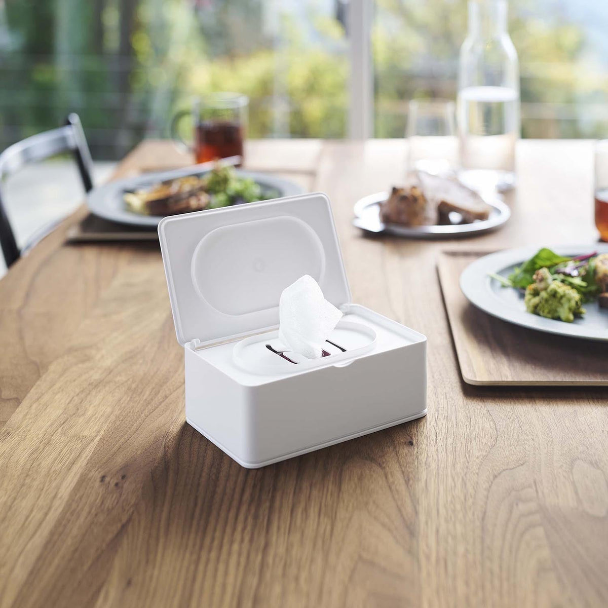 Yamazaki Tower Wet Wipe Case for Refill Packs, Case That Holds a Refill Wet Wipe Pack Laid Flat, Stopper Keeps the Sheet From Slipping Back and the Lid Is Hard for Babies to Open, 16 x 10 x 6 cm and 190 g, White or Black