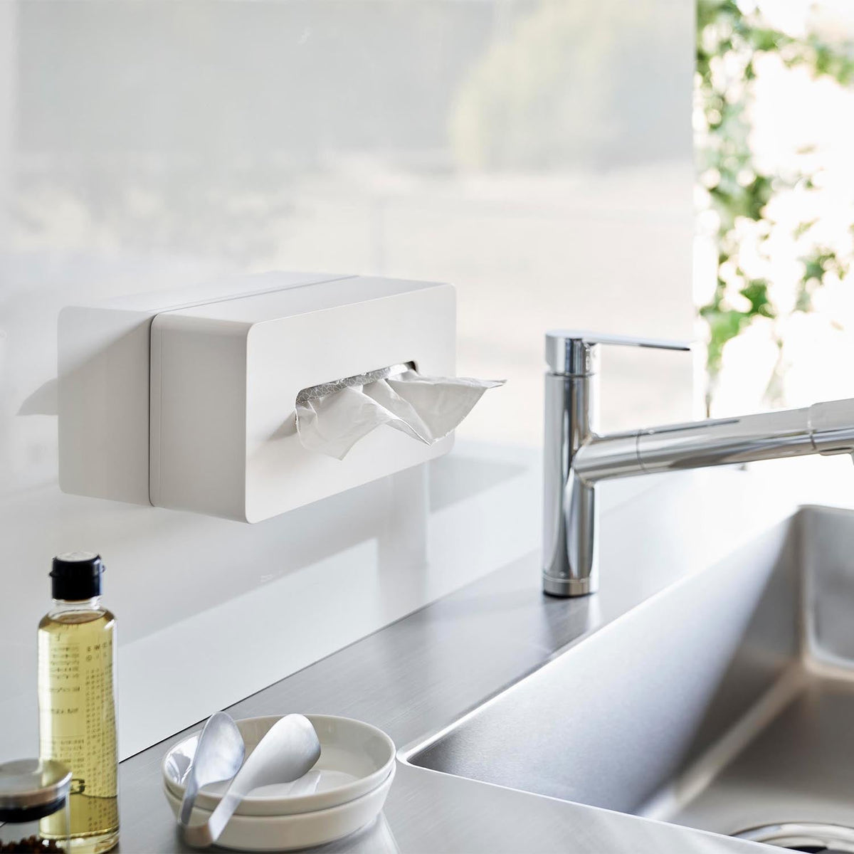 Yamazaki Tower Film-Hook Tissue Case Regular, Wall Case on Film Hooks That Takes a Whole Standard Tissue Box Up to 7 cm High and Frees Counter Space, Sticks to Tile or Glass, Holds 500 g, 26.2 x 13.2 x 8.3 cm and 335 g, White or Black