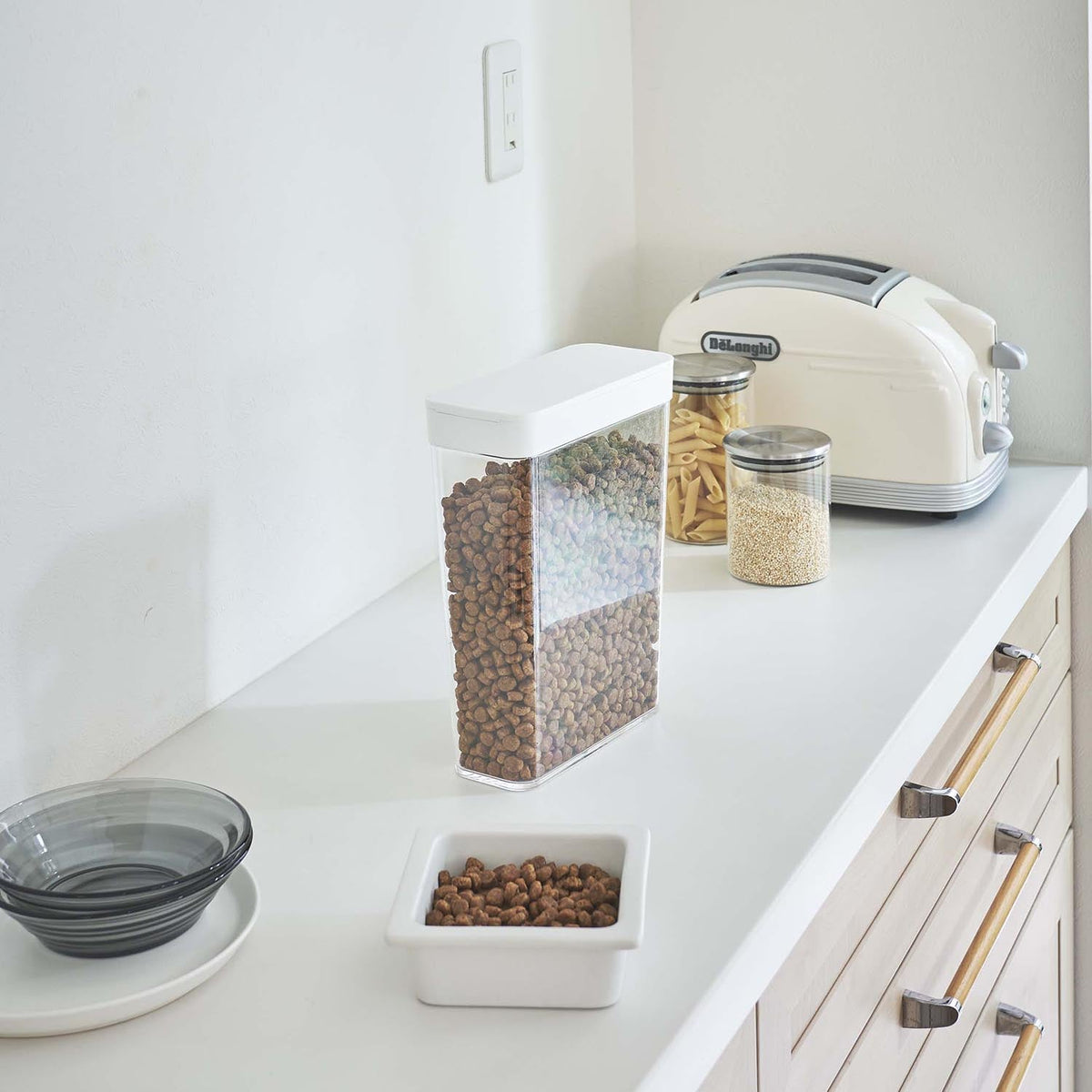 Yamazaki Nooks Pet Food Stocker 1.2 kg, Slim 2.3 L Stocker for About 1.2 kg of Dry Pet Food With a Slide Cap That Opens Both Ways and Pours Easily, 8.5 cm Deep, 18.7 x 8.5 x 24.5 cm and 460 g, White or Black